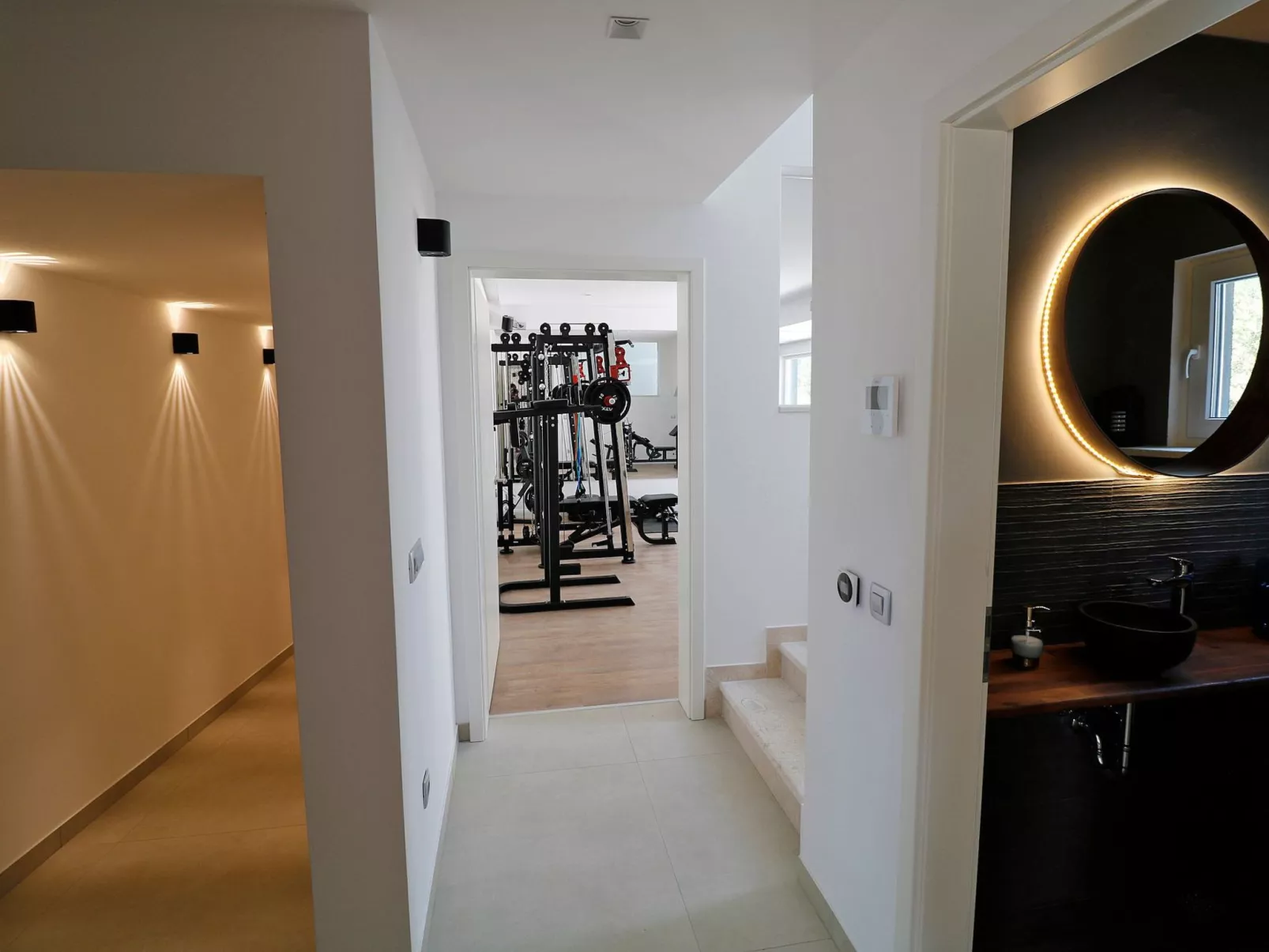 Moderne Villa mit Infinity-Pool im Bergdorf Veliko Brdo - Image-tags.info