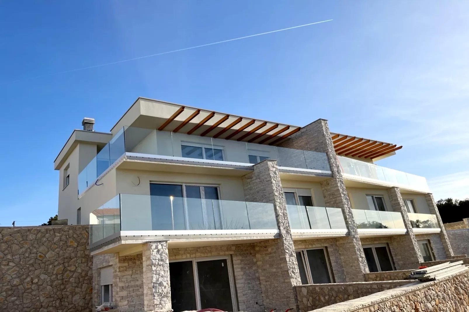 Apartment Mariner 1 with heated pool - Buitenkant zomer