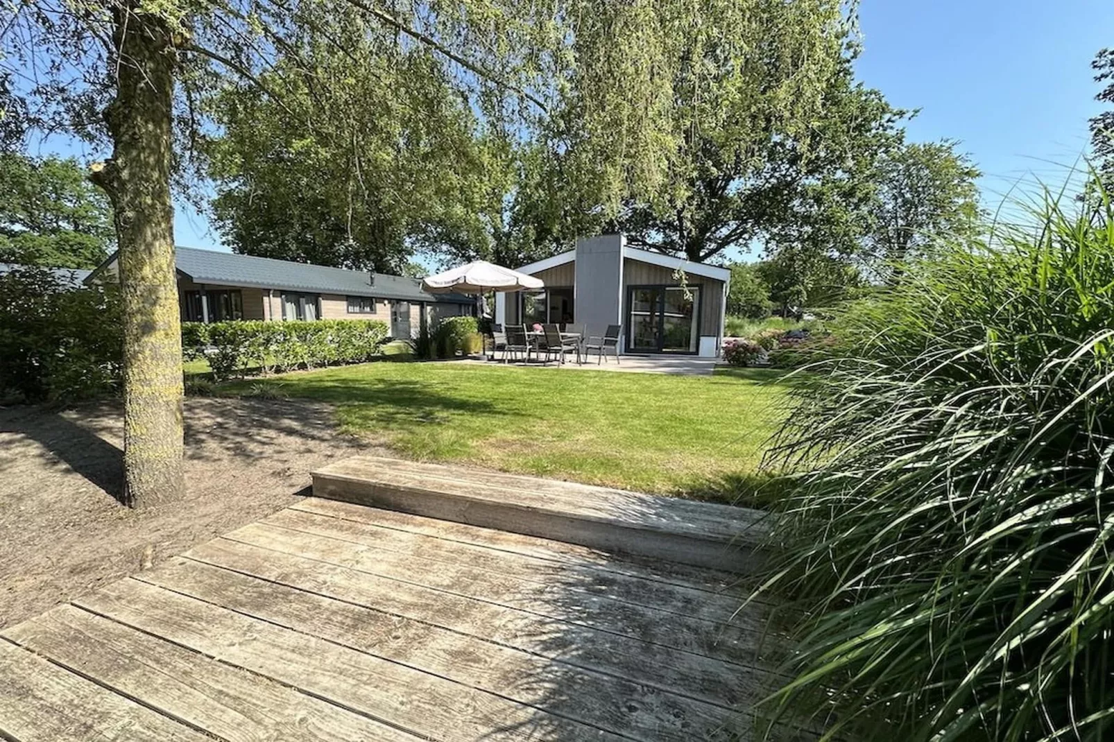 Hackfort kavel 143 - Buitenkant zomer