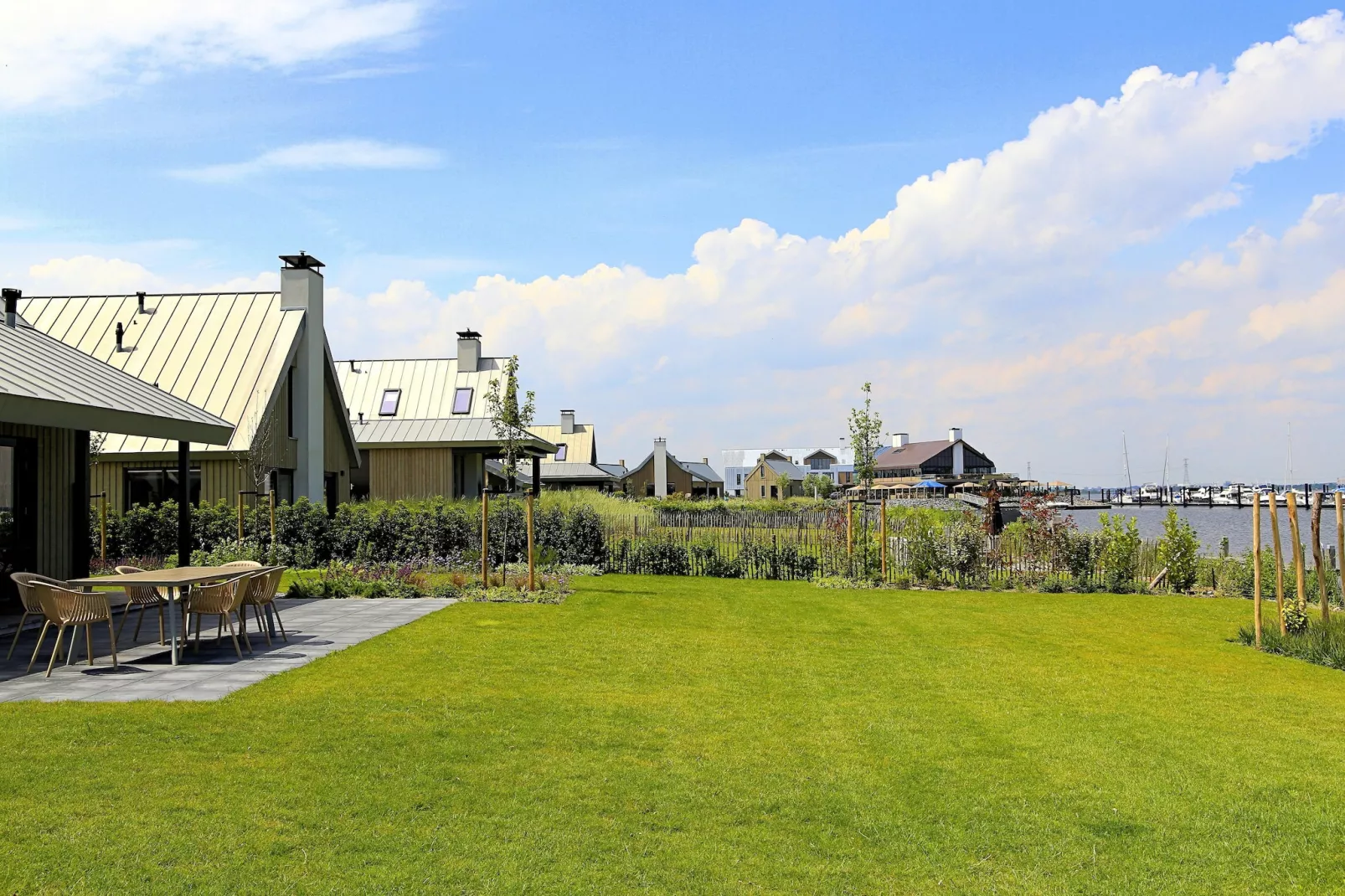 Resort Waterrijk Oesterdam 5 - Buitenkant zomer