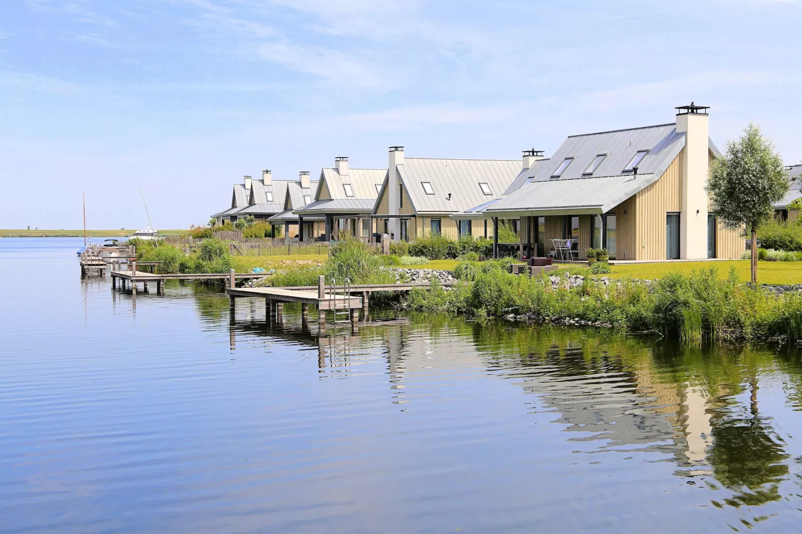 Resort Waterrijk Oesterdam 11 - Uitzicht zomer