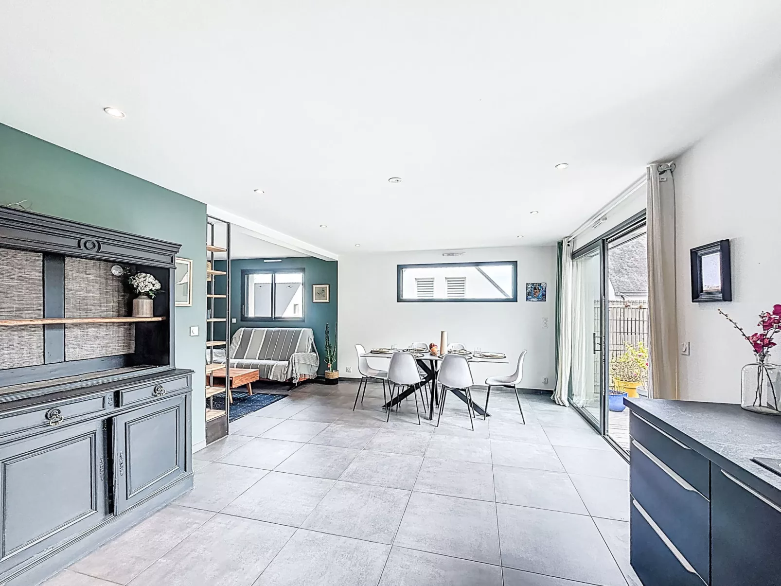 Maison Des Lupins - Binnen