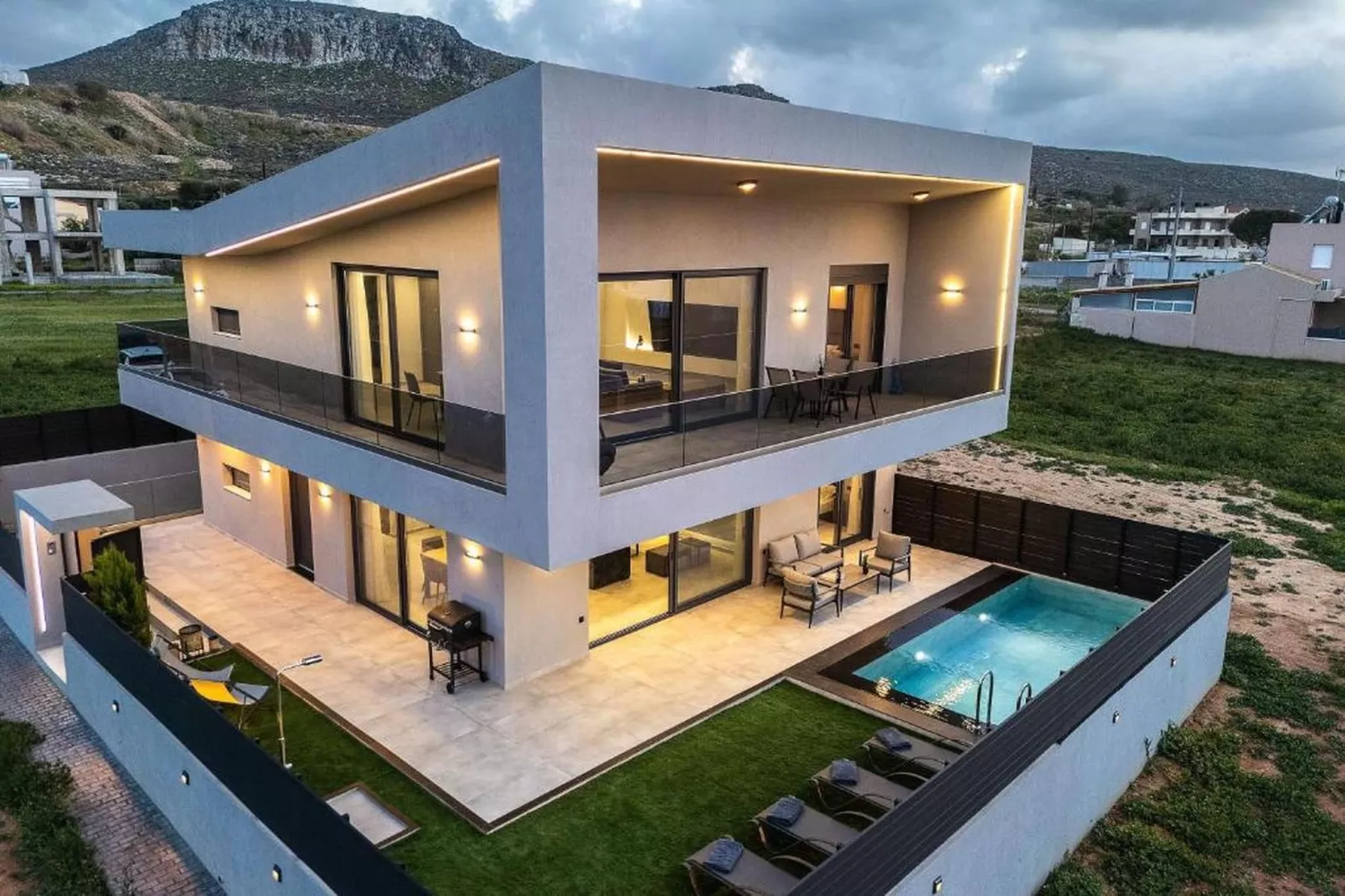 Resmi Seaview Villa - Buitenkant zomer