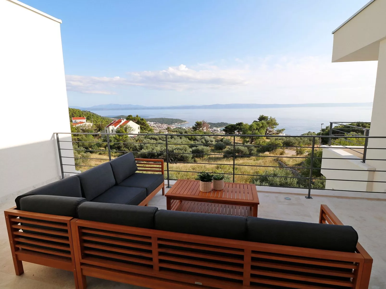 Moderne Villa mit Infinity-Pool im Bergdorf Veliko Brdo - Image-tags.info