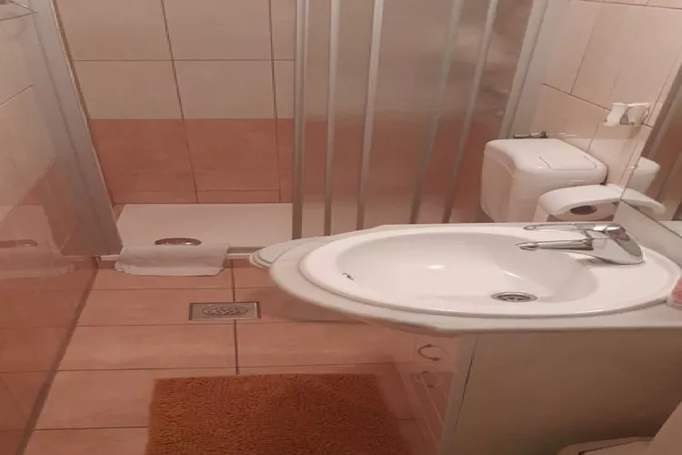 Apartments Snjezana - One Bedroom Apartment with Balcony and Sea View A1 - Badkamer