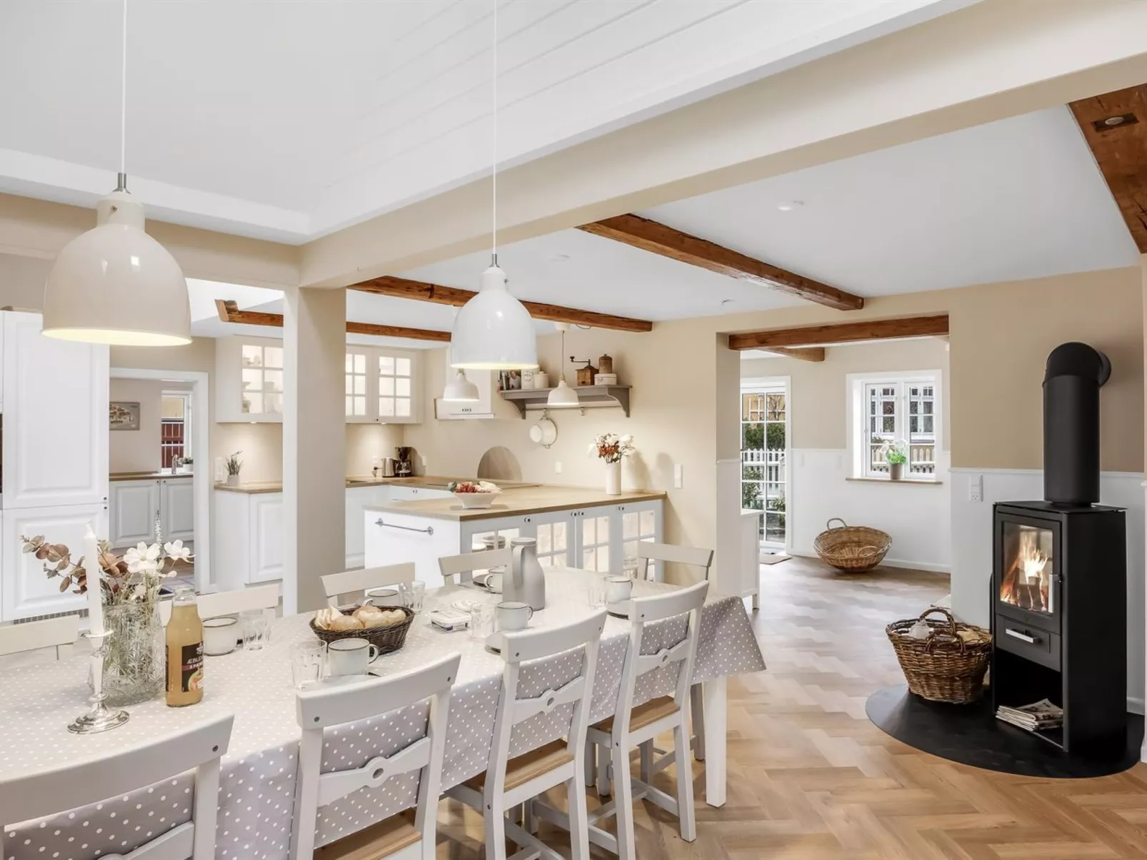 "Juhana" - 150m from the sea - Binnen