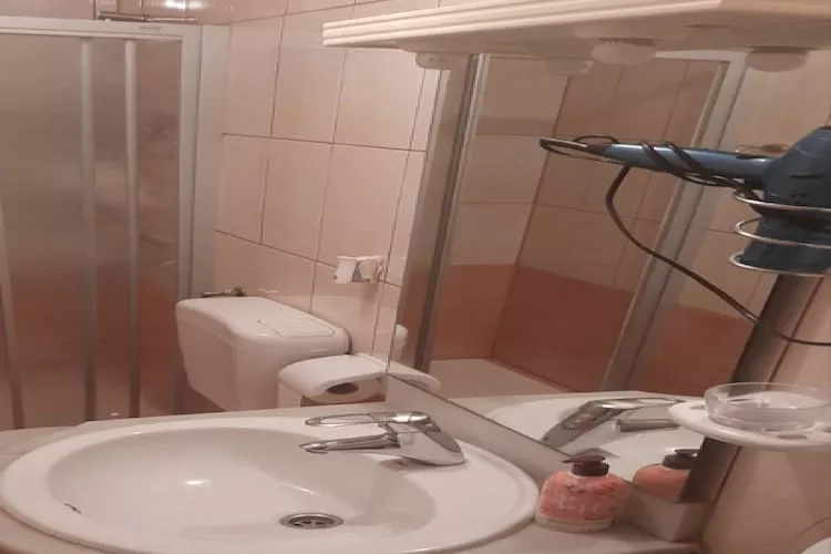 Apartments Snjezana - One Bedroom Apartment with Balcony and Sea View A1 - Badkamer