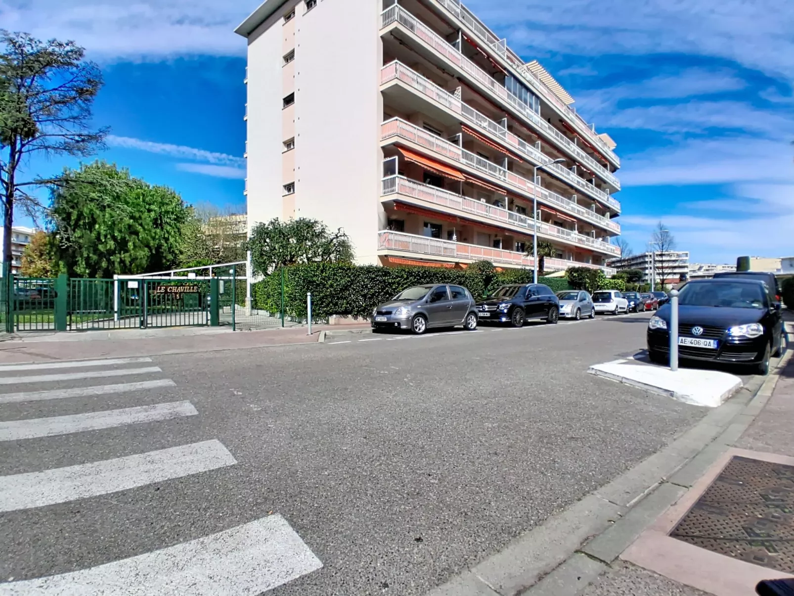 Le Chaville - Buiten