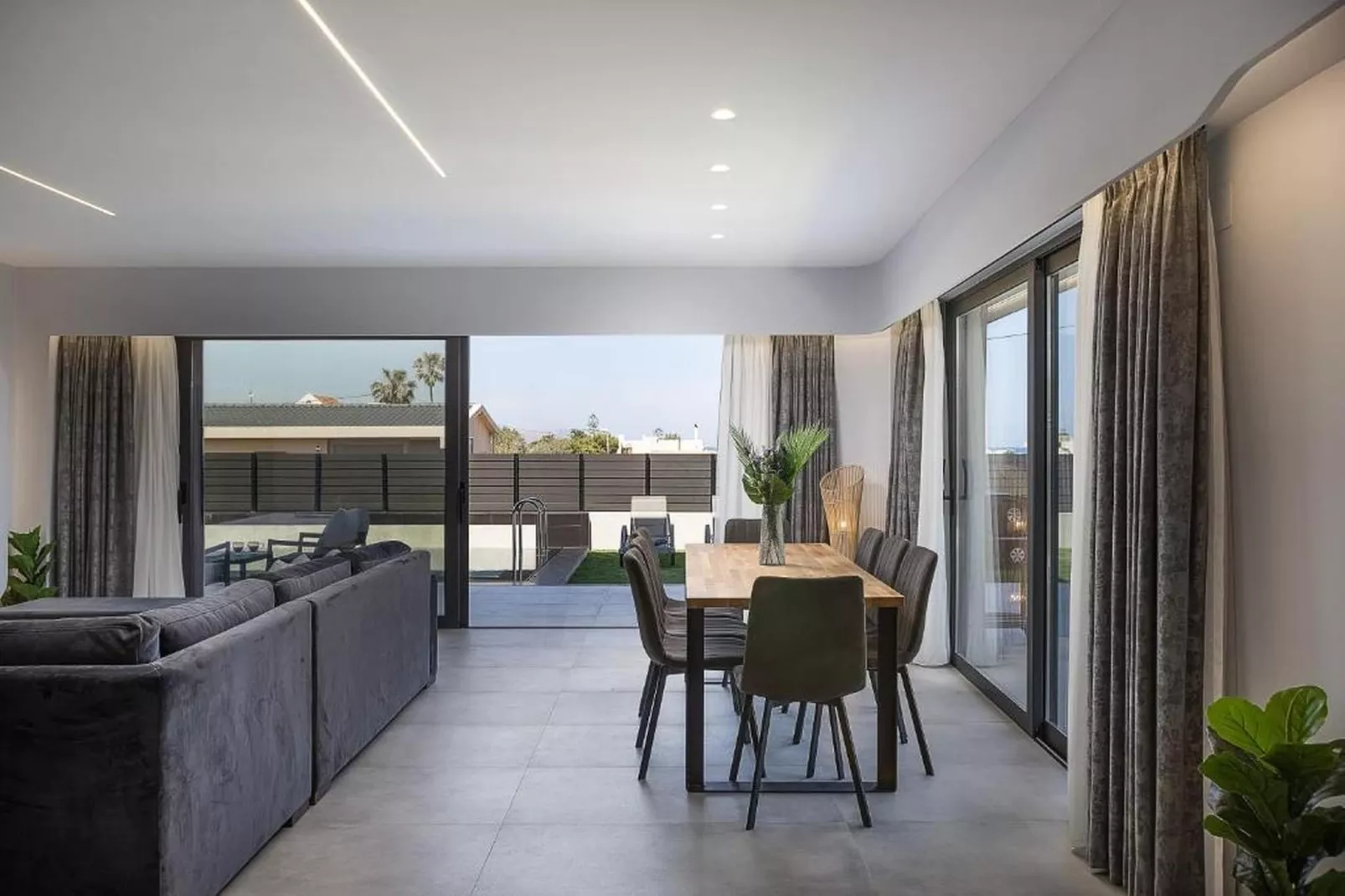 Resmi Seaview Villa - Eetkamer