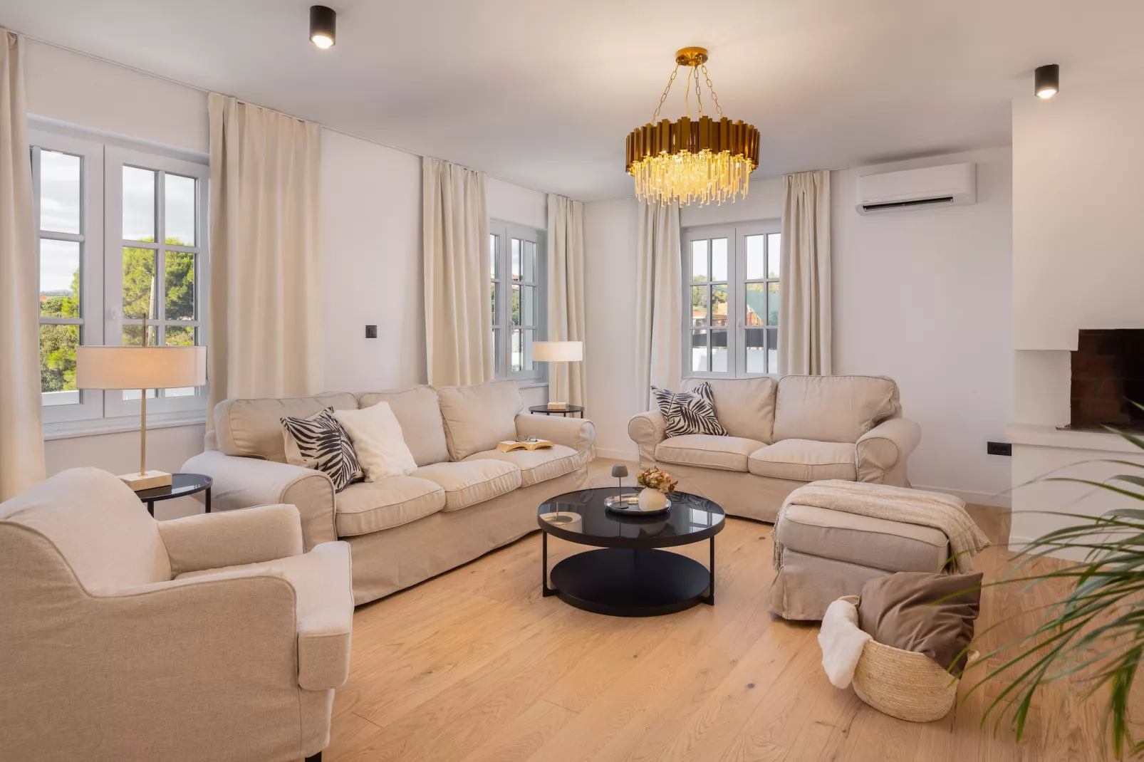 Villa Verde Ražanj with heated pool - Woonkamer