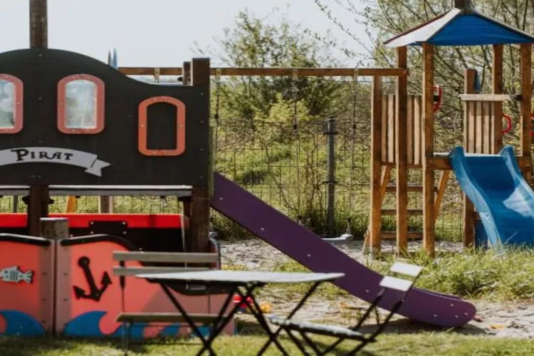 Domy wakacyjne i apartamenty w Niechorzu - Tuinen zomer