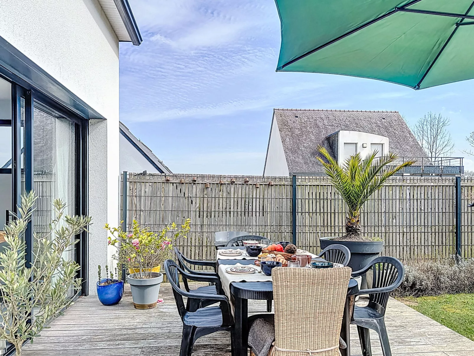 Maison Des Lupins - Buiten