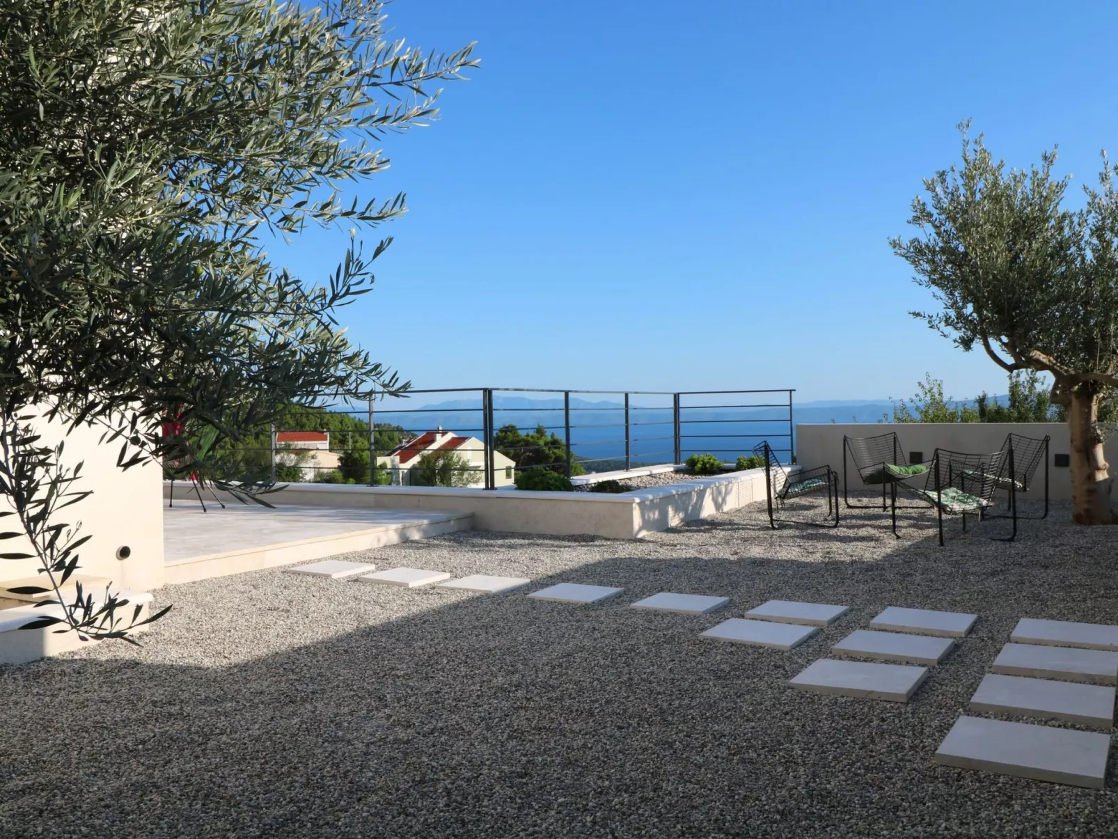 Moderne Villa mit Infinity-Pool im Bergdorf Veliko Brdo - Image-tags.info