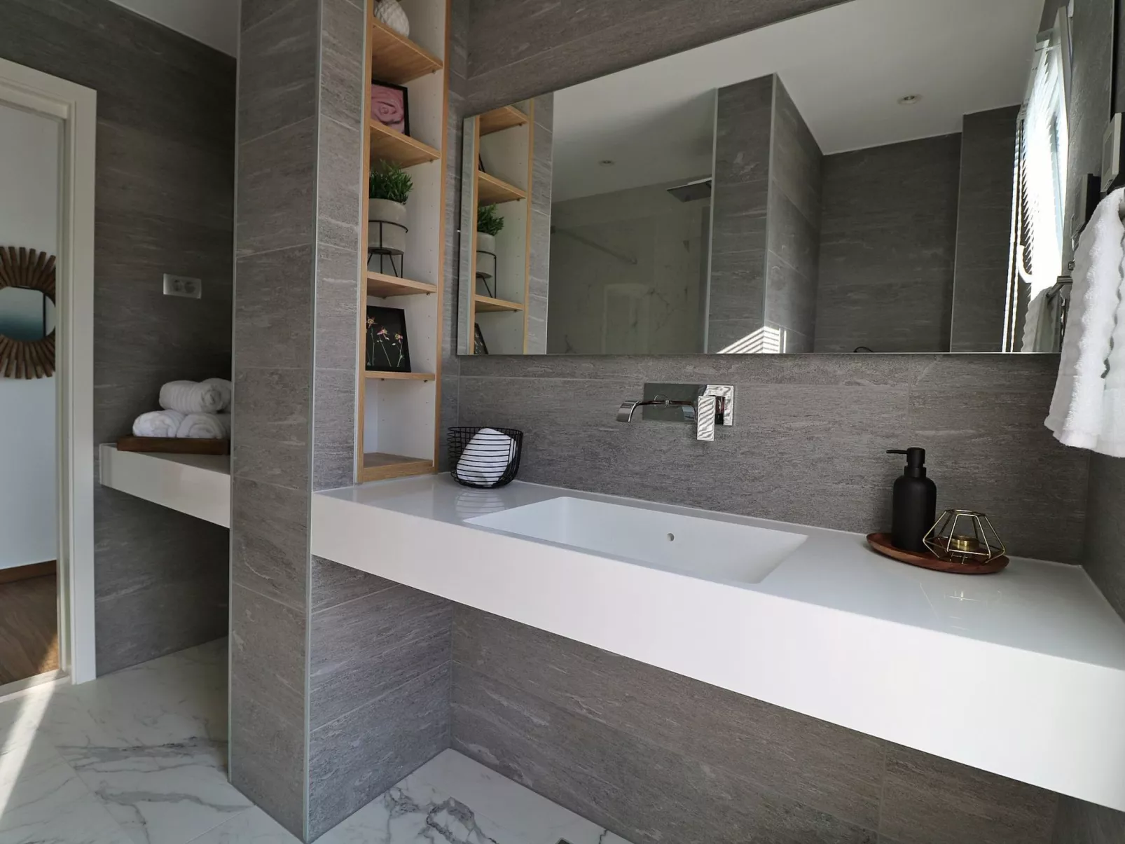 Moderne Villa mit Infinity-Pool im Bergdorf Veliko Brdo - Image-tags.info