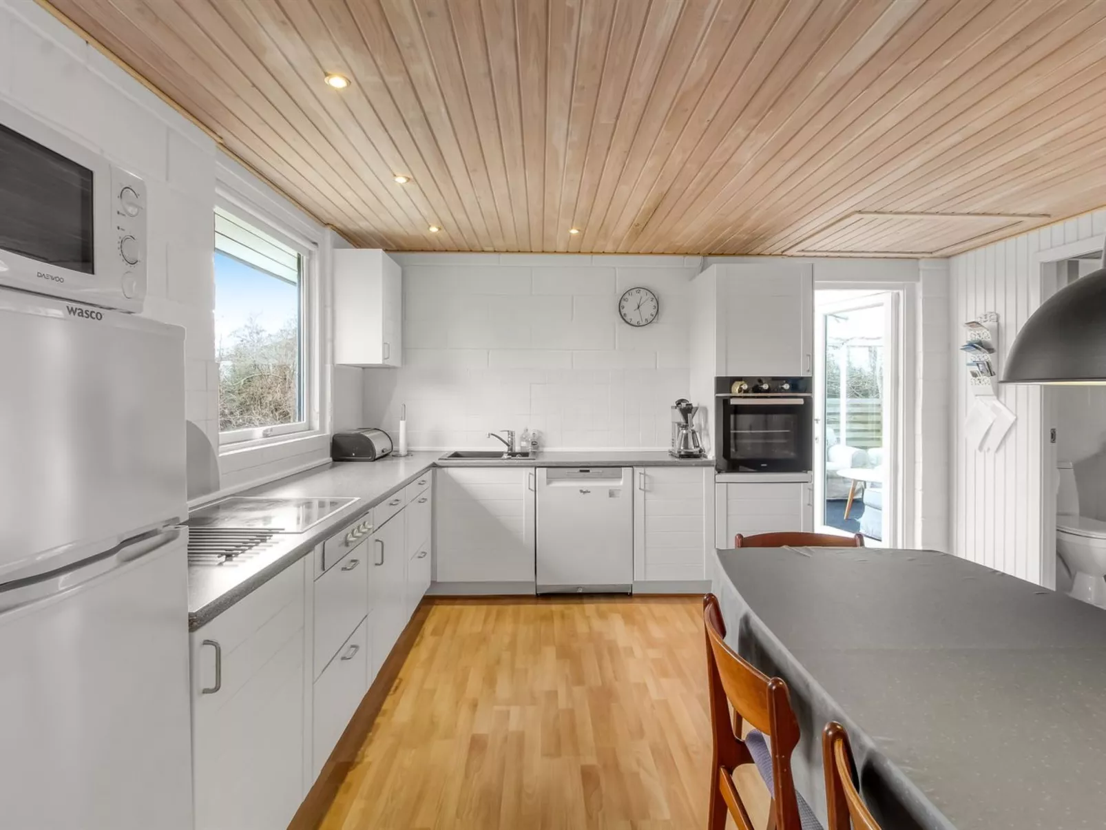 "Aamunde" - 600m from the sea - Binnen