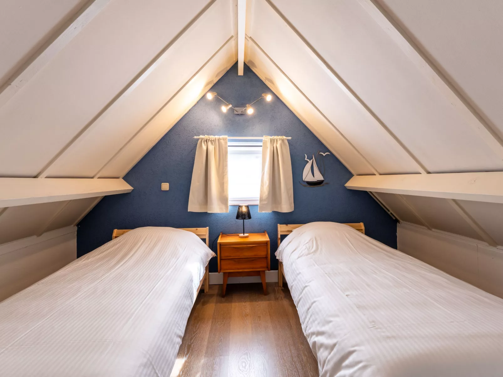 Alice Blue with airco & shared pool - Binnen