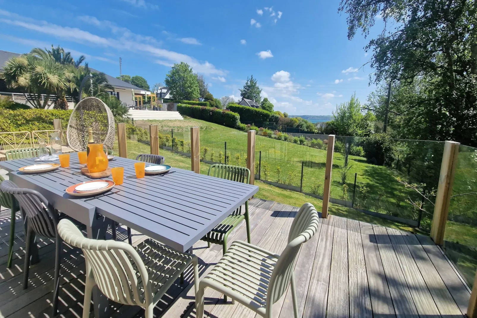 Holiday home in Locquirec - Terrasbalkon