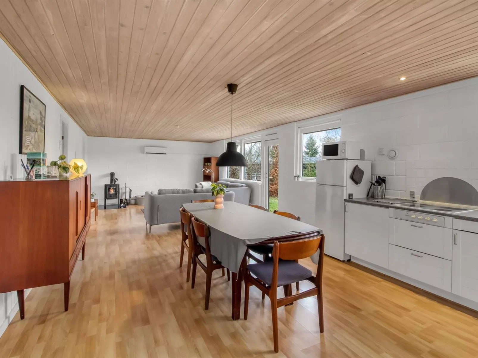 "Aamunde" - 600m from the sea - Binnen