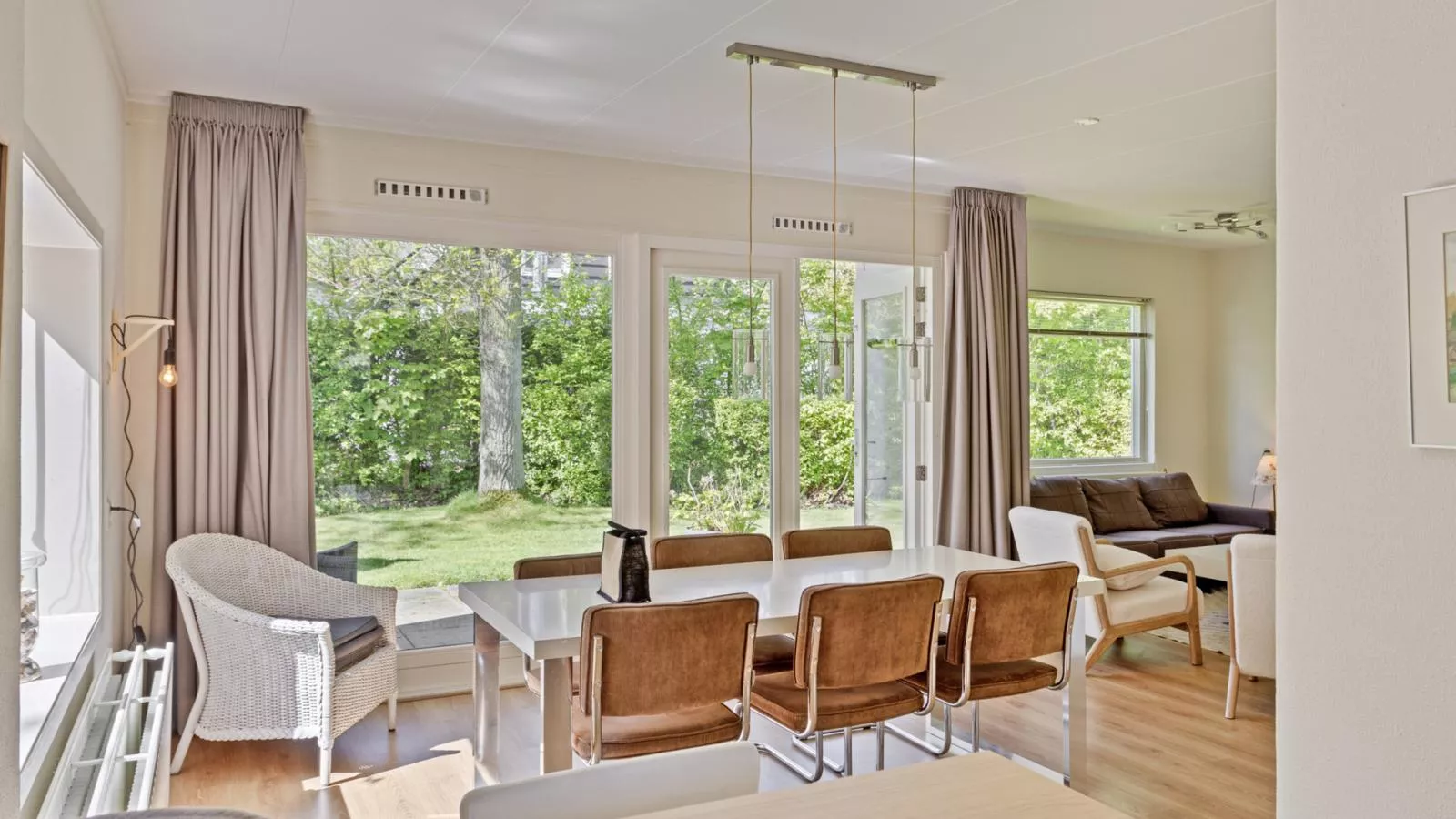 Duinlodge Groot Valkenisse - Eetkamer