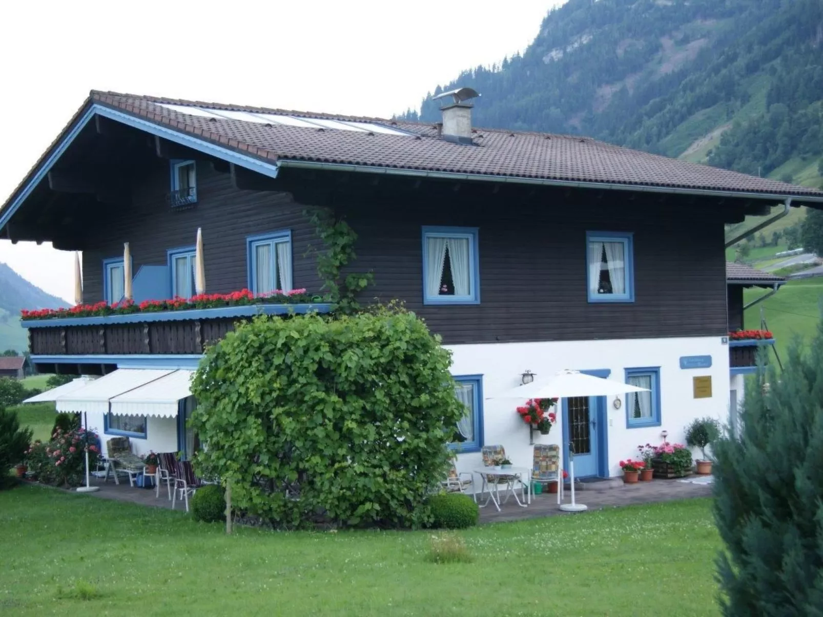 In Rauris mit Terrasse, Grill und Garten - Buiten