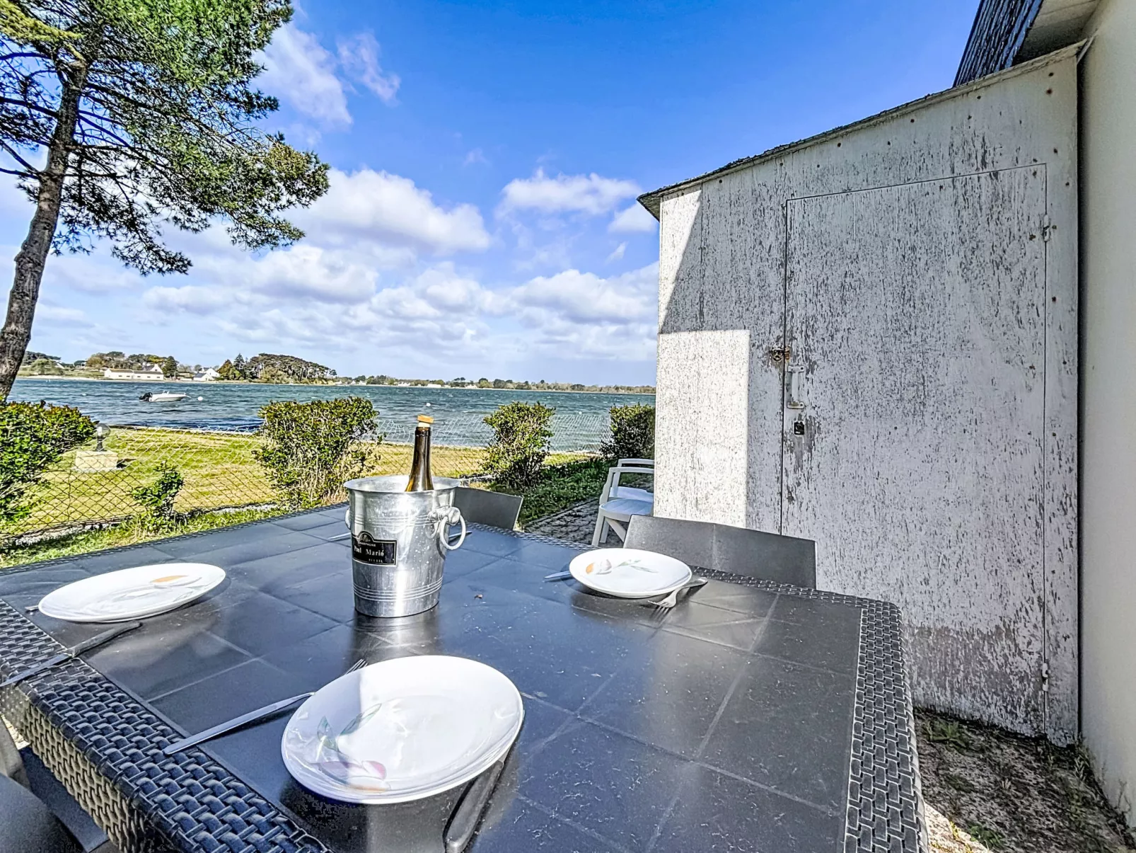 Maison du Néguan - Buiten