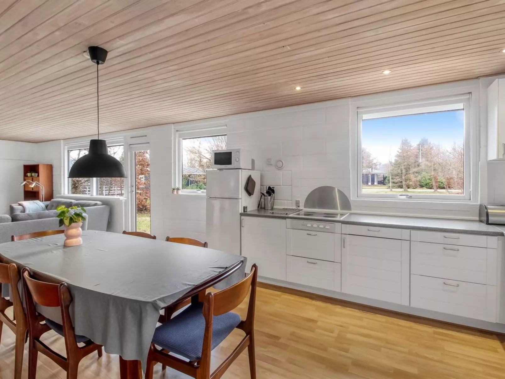 "Aamunde" - 600m from the sea - Binnen