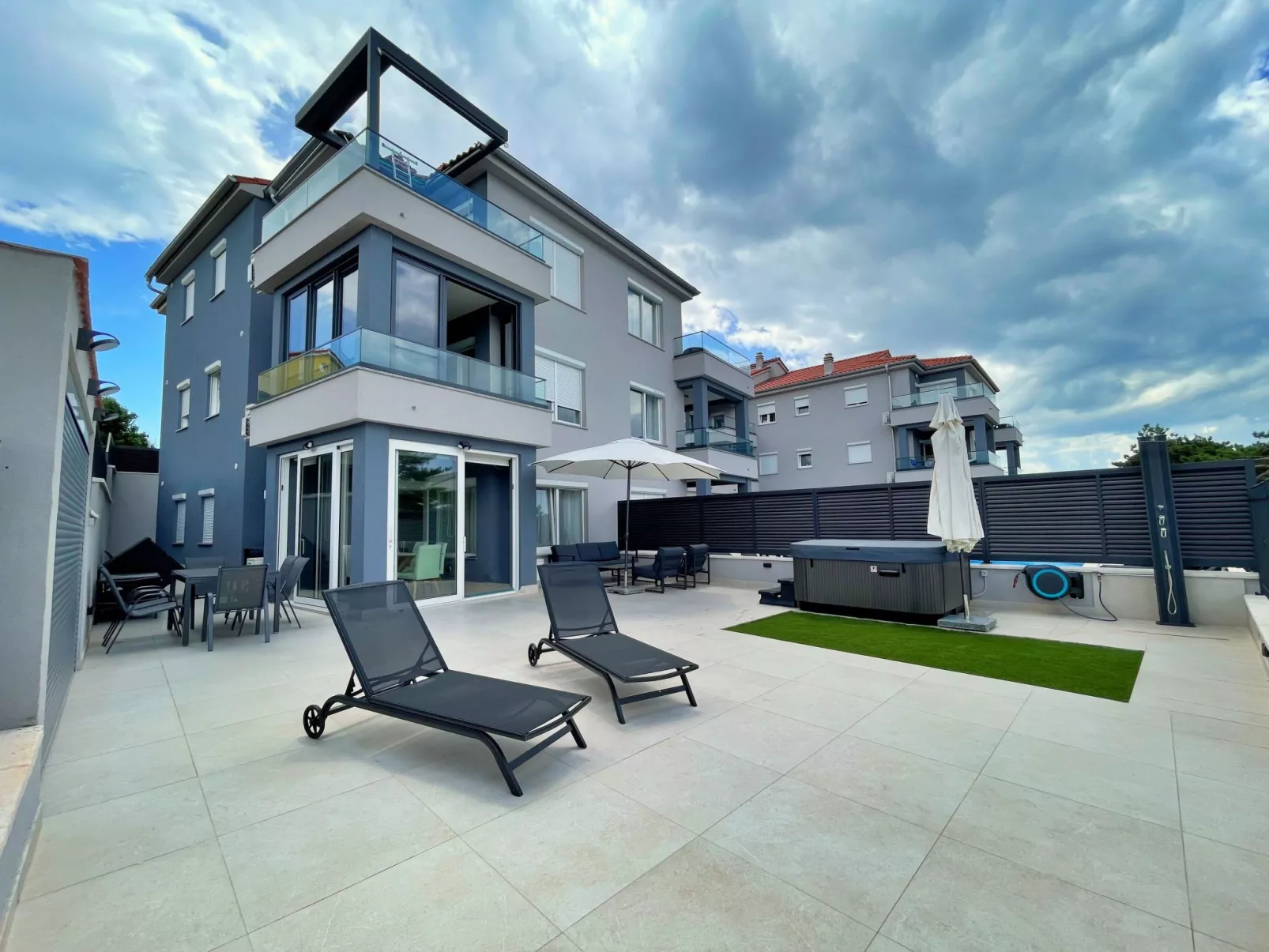 Apartment SeaLuxe mit Whirlpool - Buiten