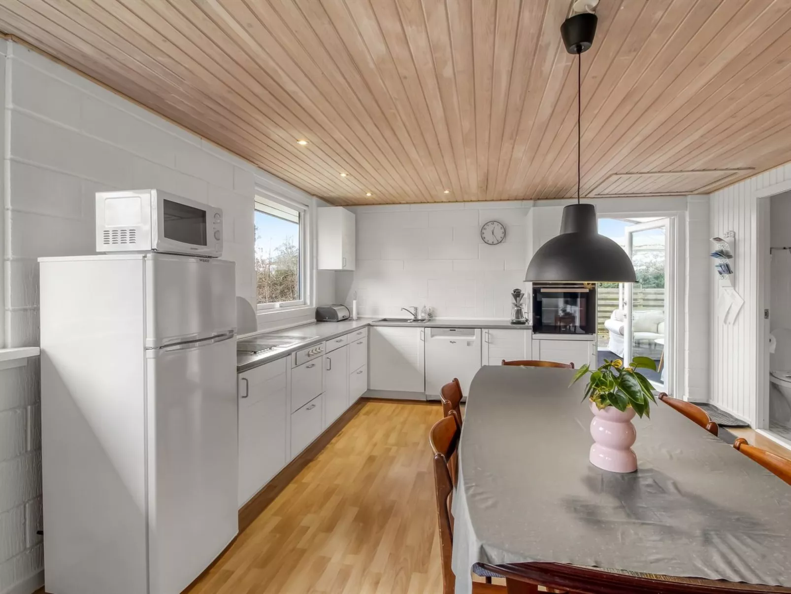 "Aamunde" - 600m from the sea - Binnen