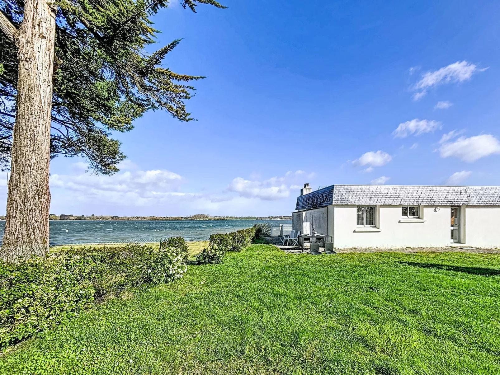 Maison du Néguan - Buiten