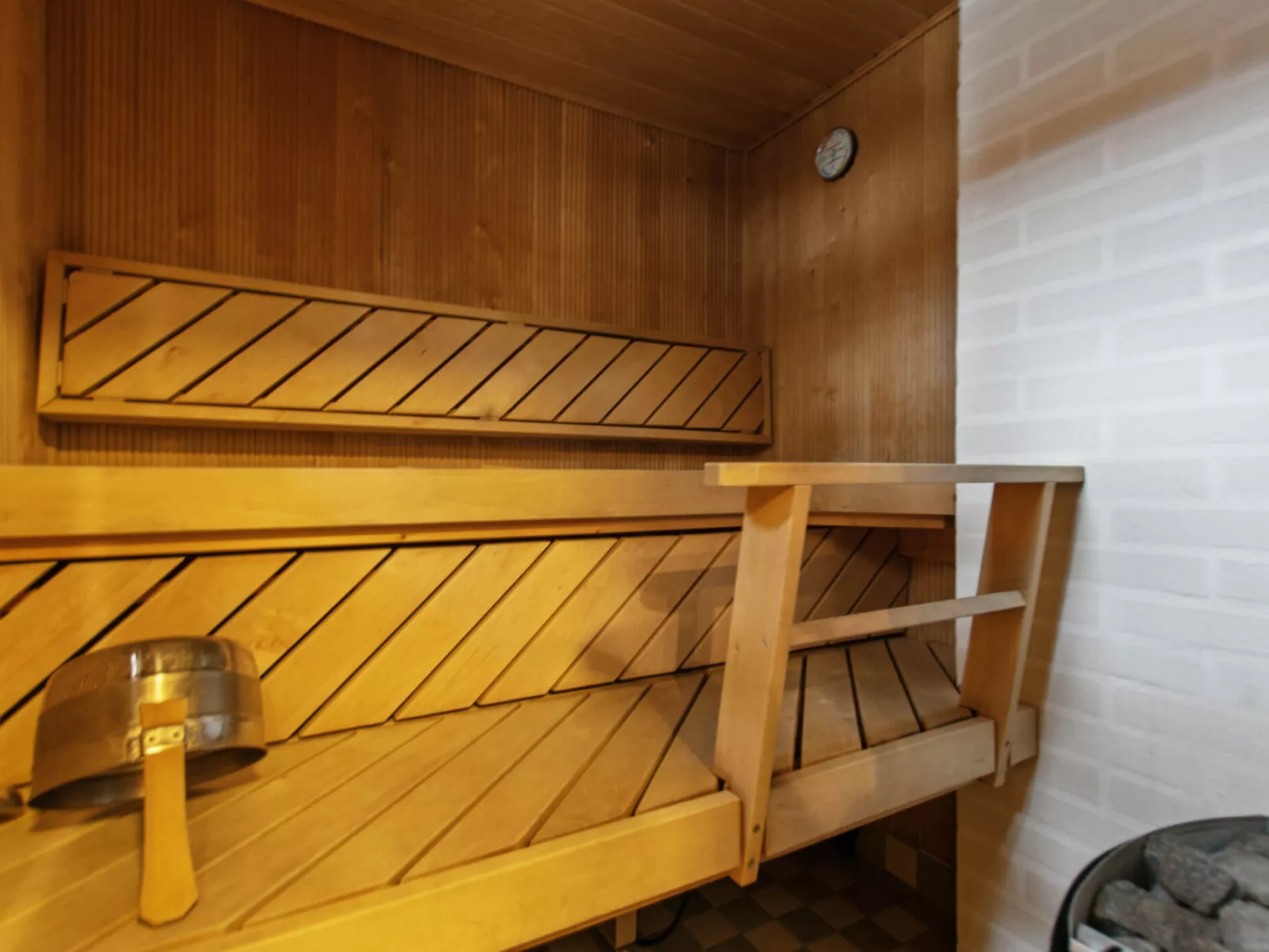 Aurinko vanaja - Binnen