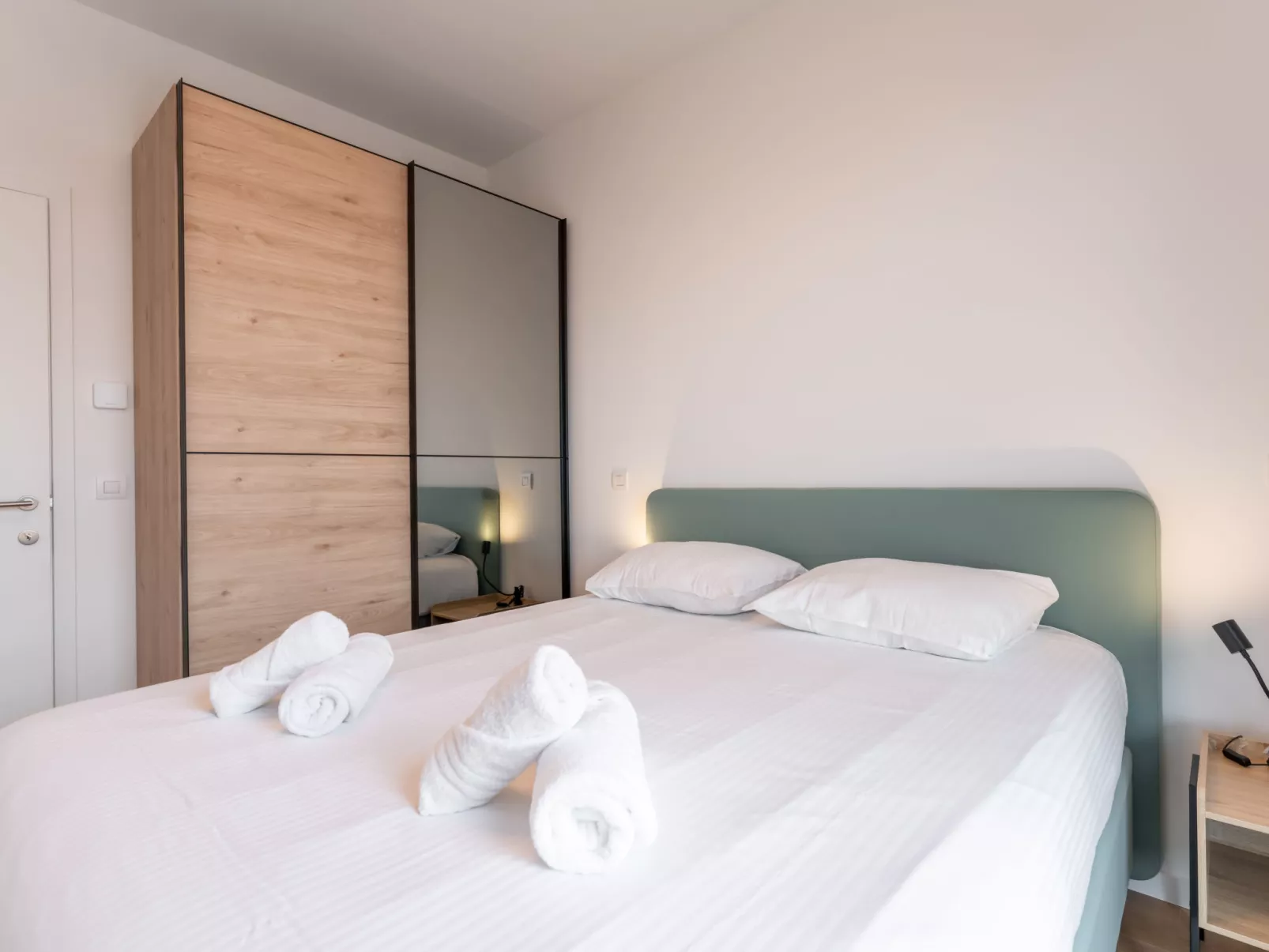 Parkville with parking & terrace - Binnen