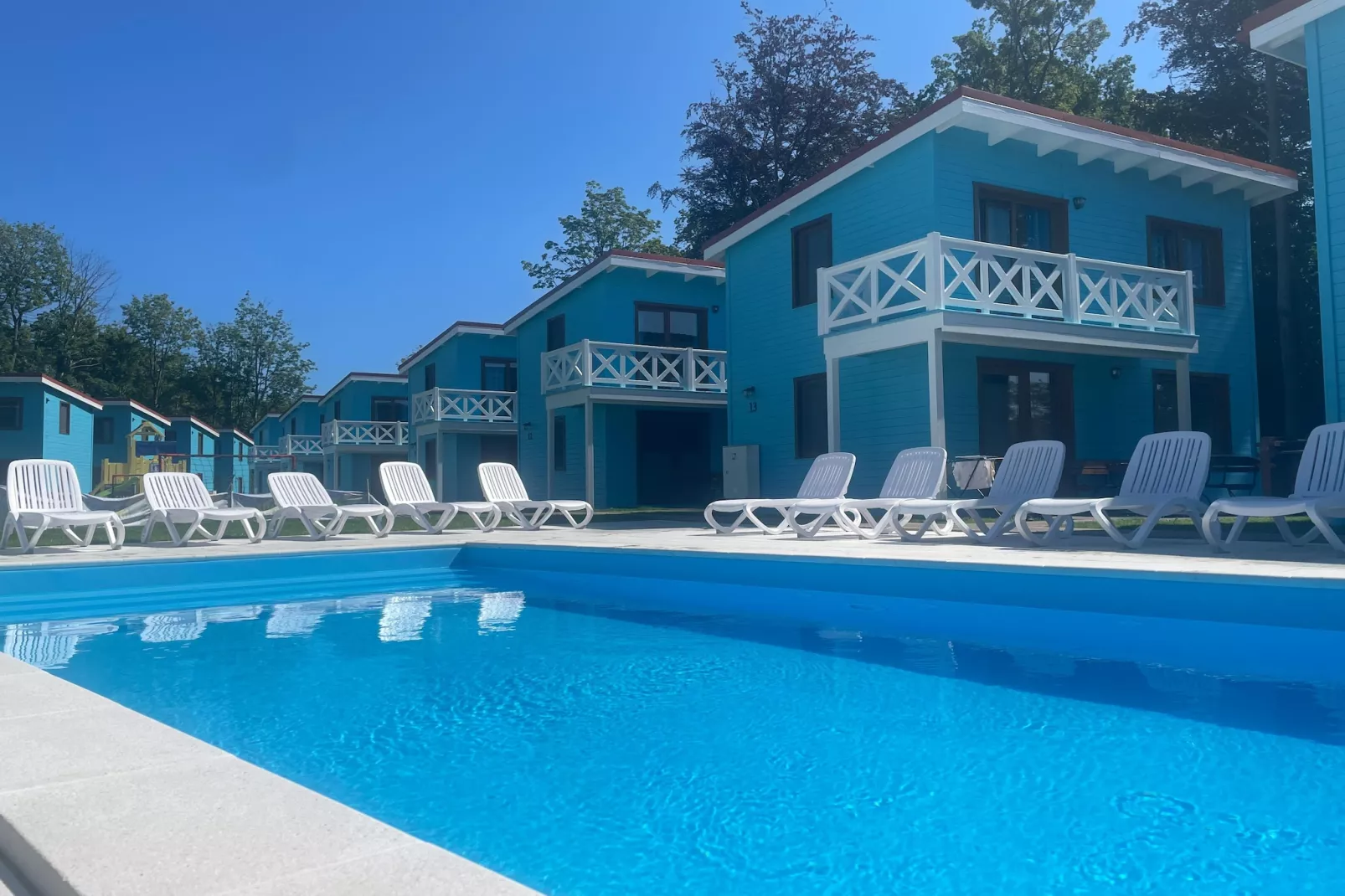 Domy wakacyjne z basenem blisko morza Rewal - Zwembad