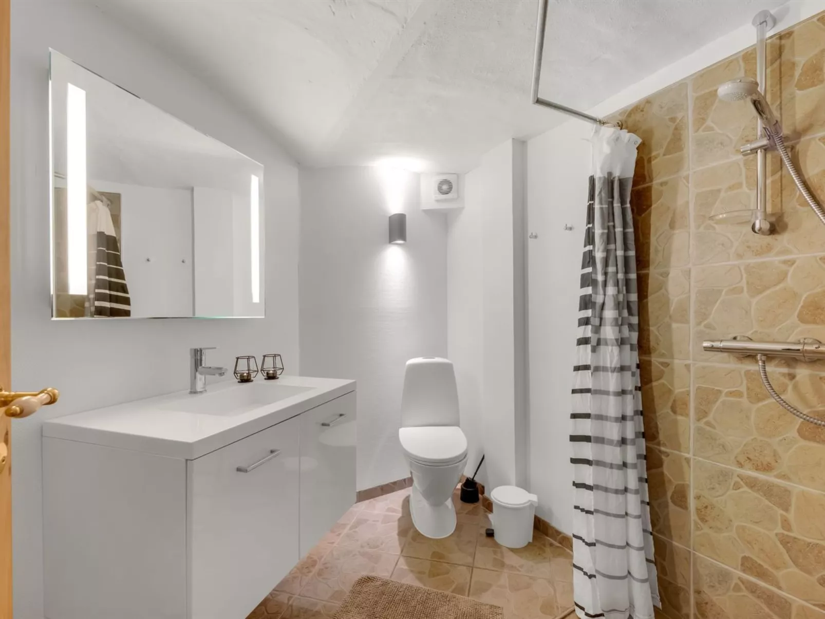 "Blaguna" - 9km to the fjord - Binnen