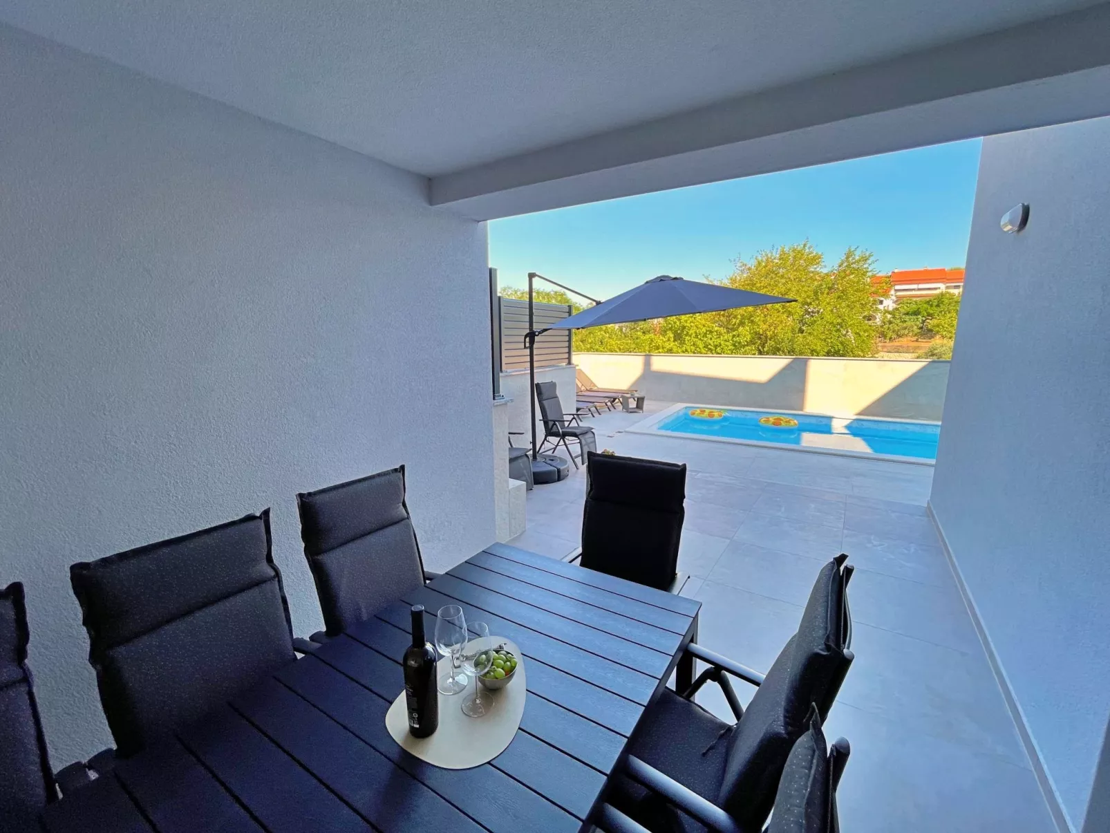 Apartment Bonum mit privatem Pool - Buiten