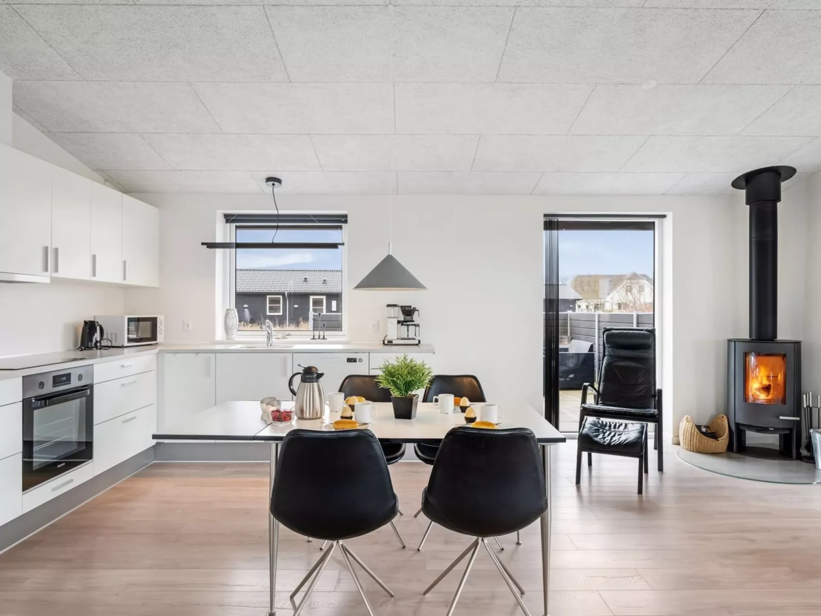 "Dorrit" - 1.2km from the sea - Binnen