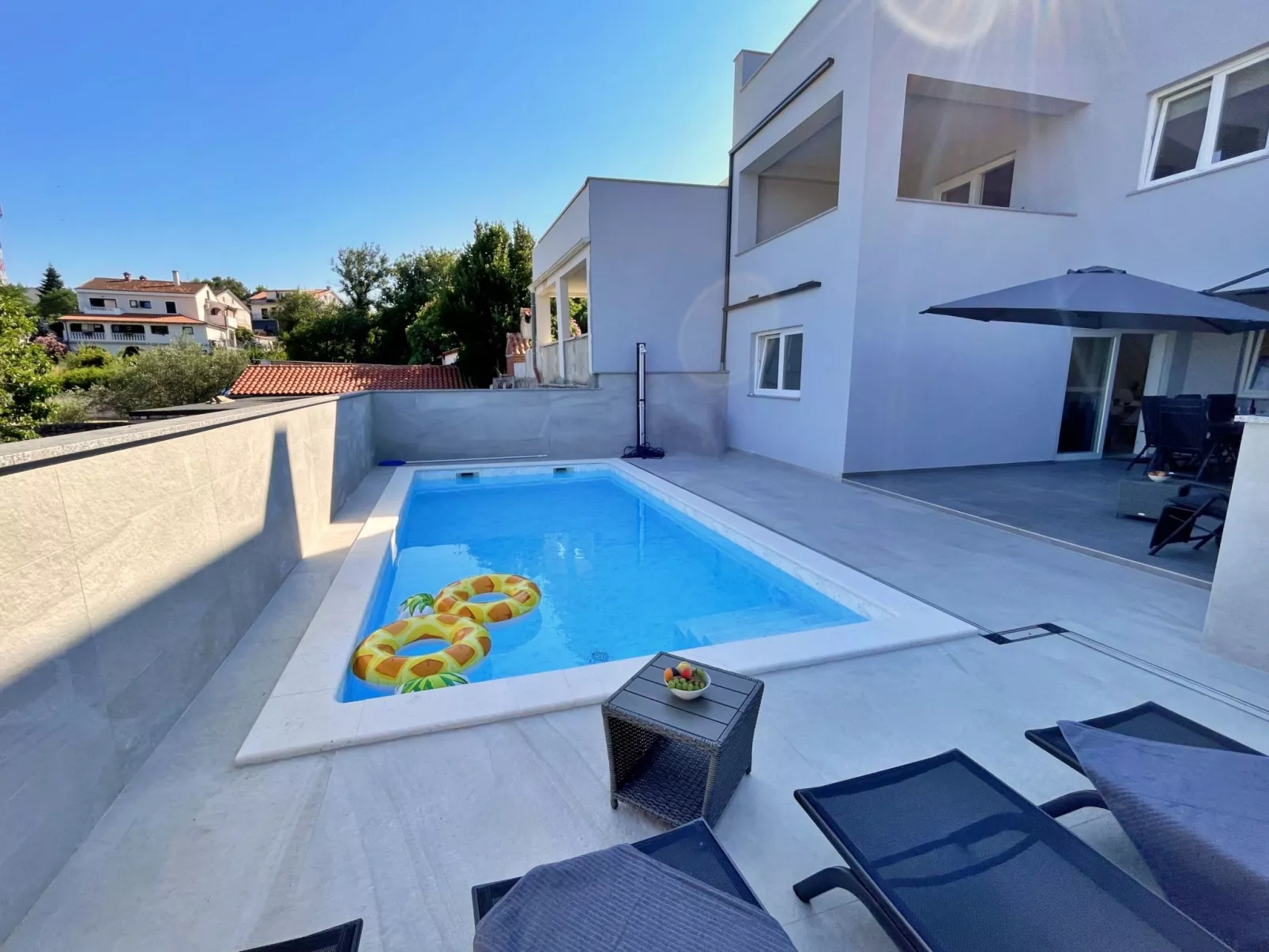 Apartment Bonum mit privatem Pool - Buiten