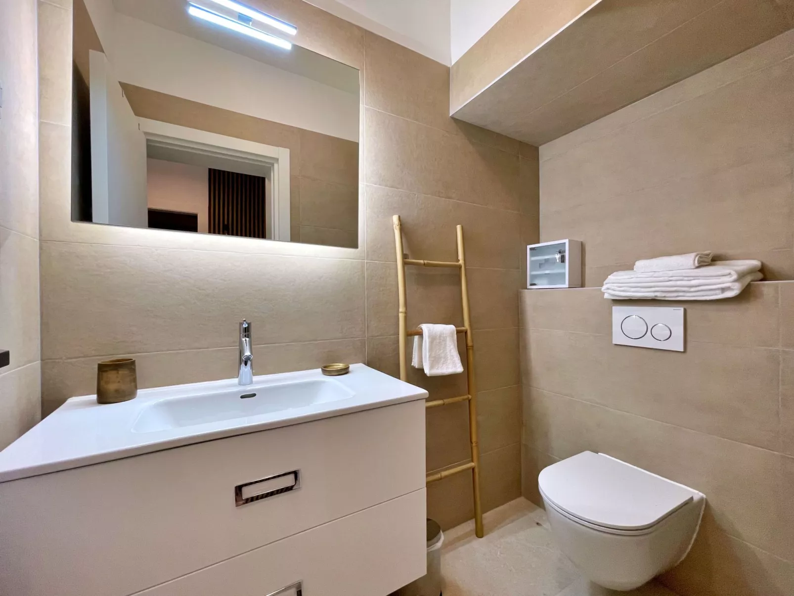 Apartment SeaLuxe mit Whirlpool - Binnen