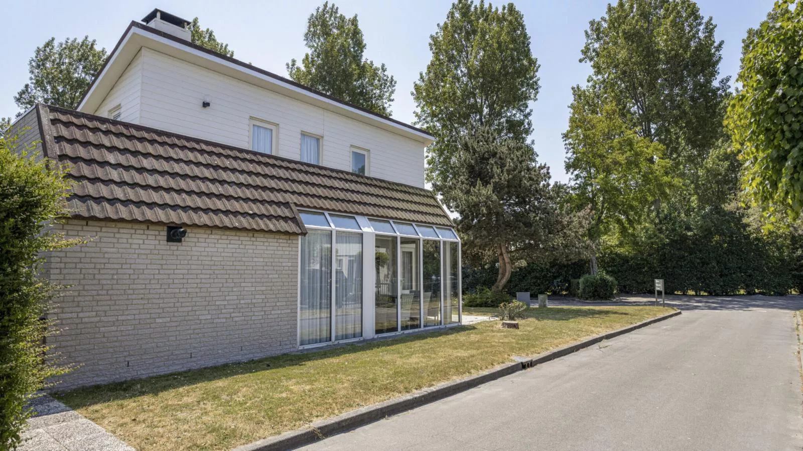 Zeeuwse Wellness Lodge - Buitenkant zomer