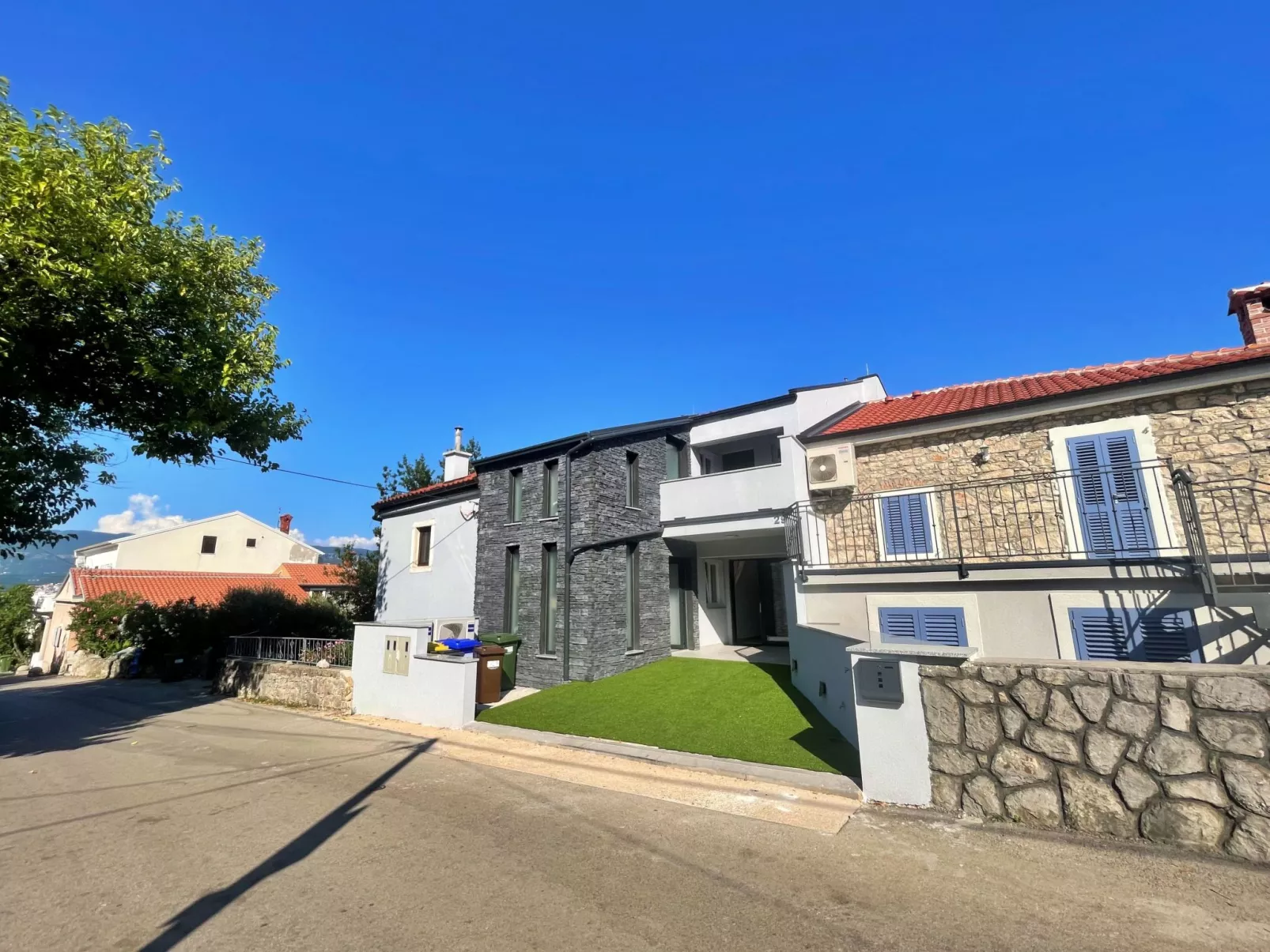 Apartment Bonum mit privatem Pool - Buiten