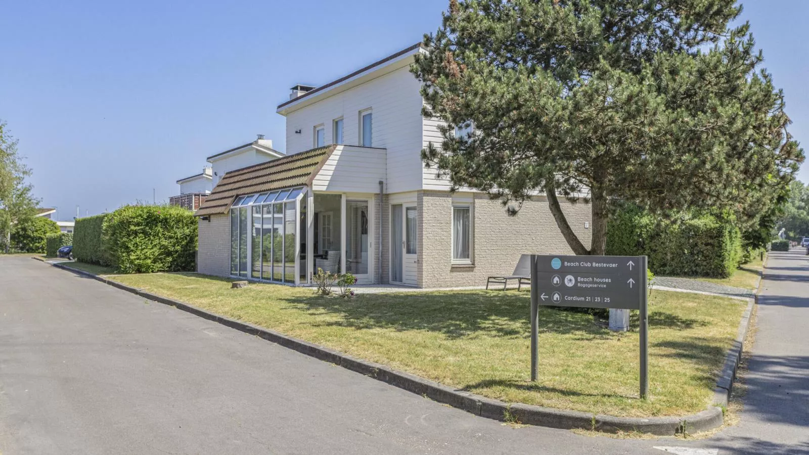 Zeeuwse Wellness Lodge - Buitenkant zomer