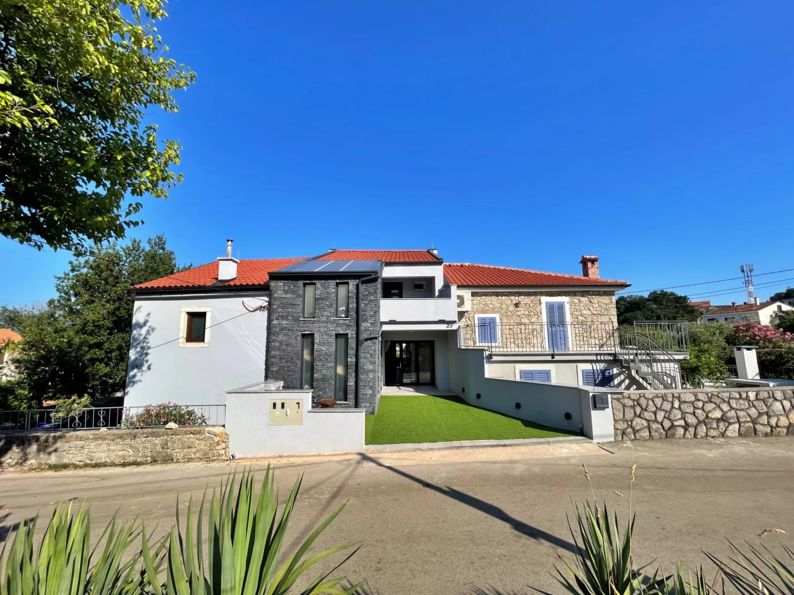 Apartment Bonum mit privatem Pool - Buiten