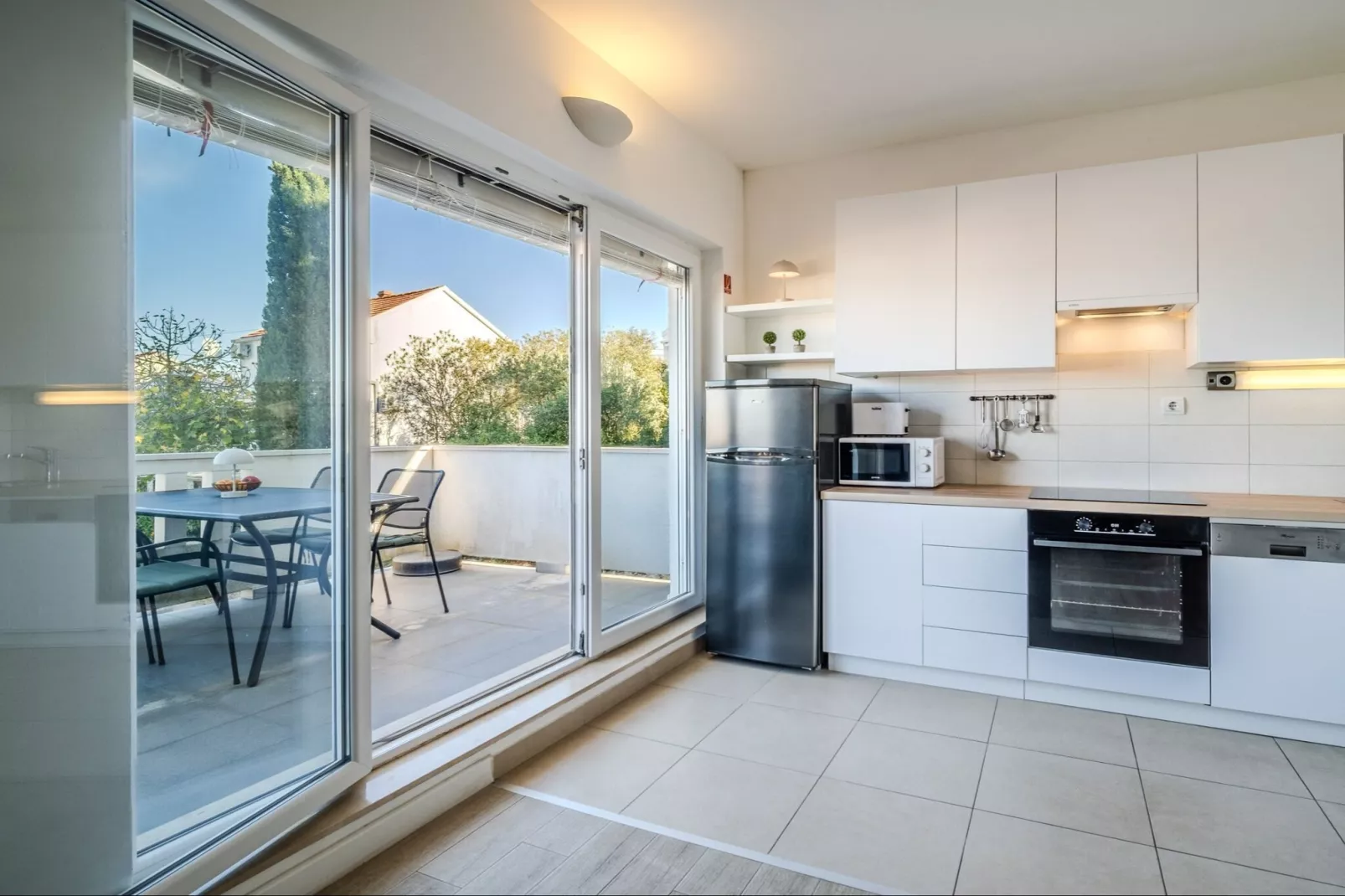 Apartments Tomy - One Bedroom Apartment with Balcony and Sea view (Apartment 1) - Keuken