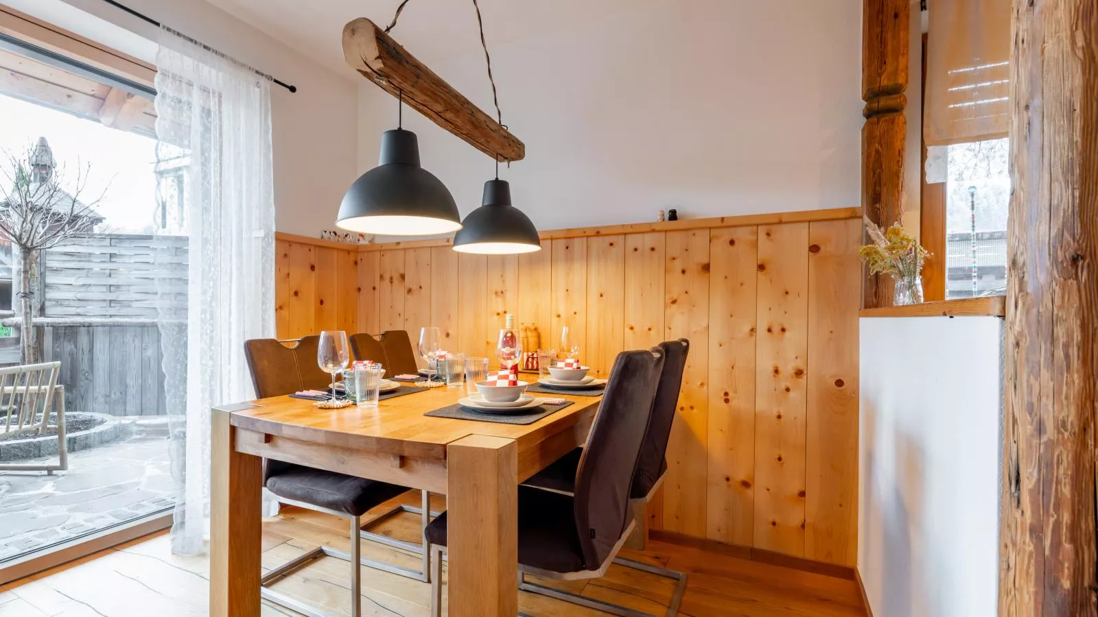 Tauernapart - Eetkamer