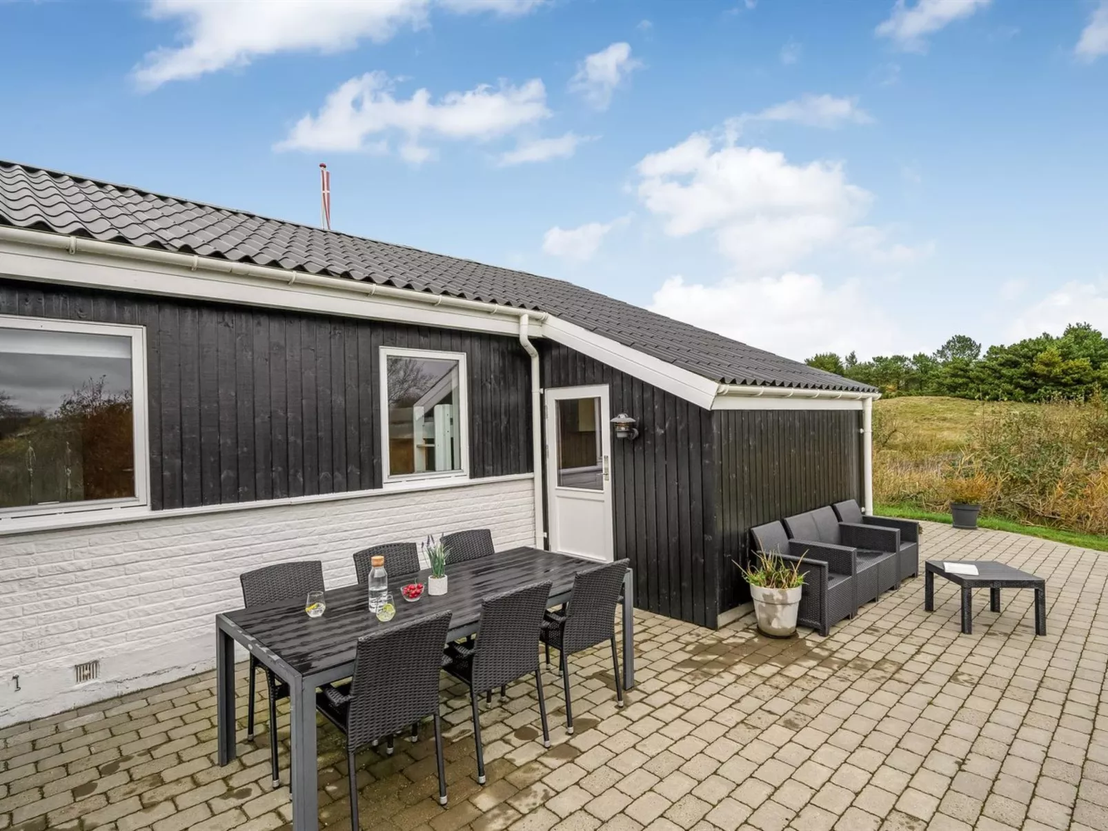 "Eloise" - 400m from the sea