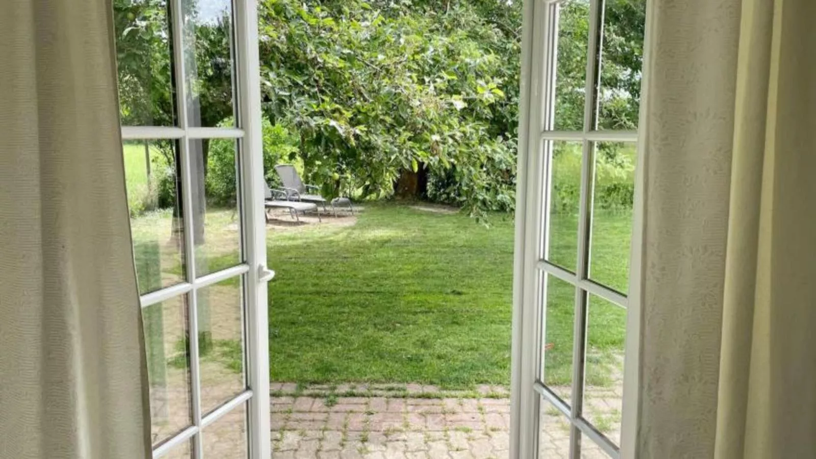 Spijk vakantiehuis - Uitzicht zomer