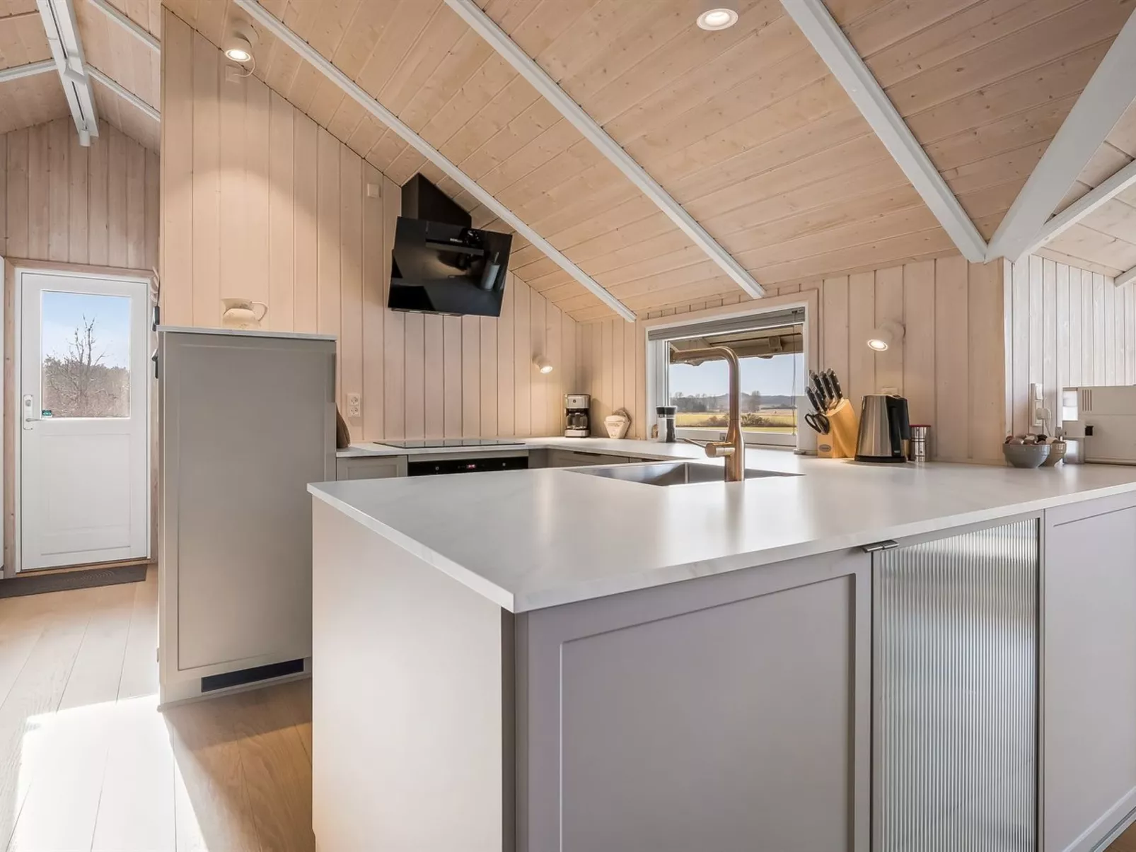 "Caranus" - 120m from the sea - Binnen