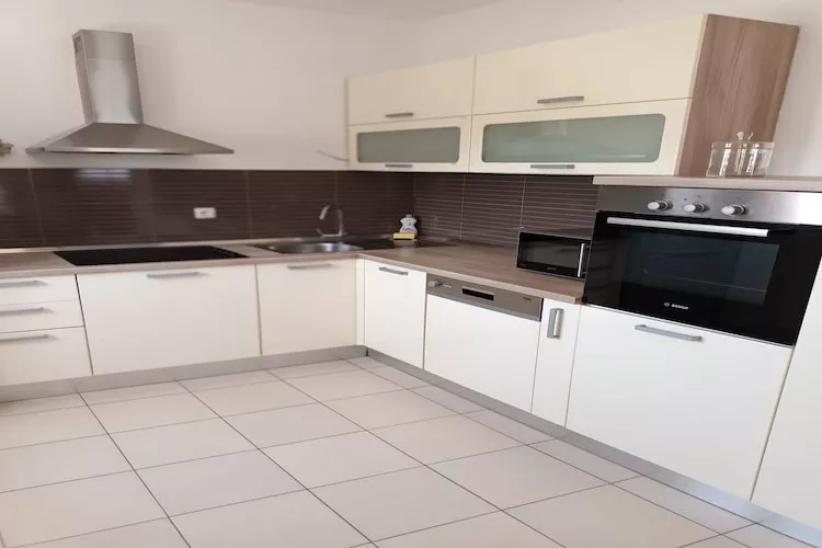 Holiday Home Gabi - Three Bedroom Holiday Home with Terrace and Swimming pool - Keuken