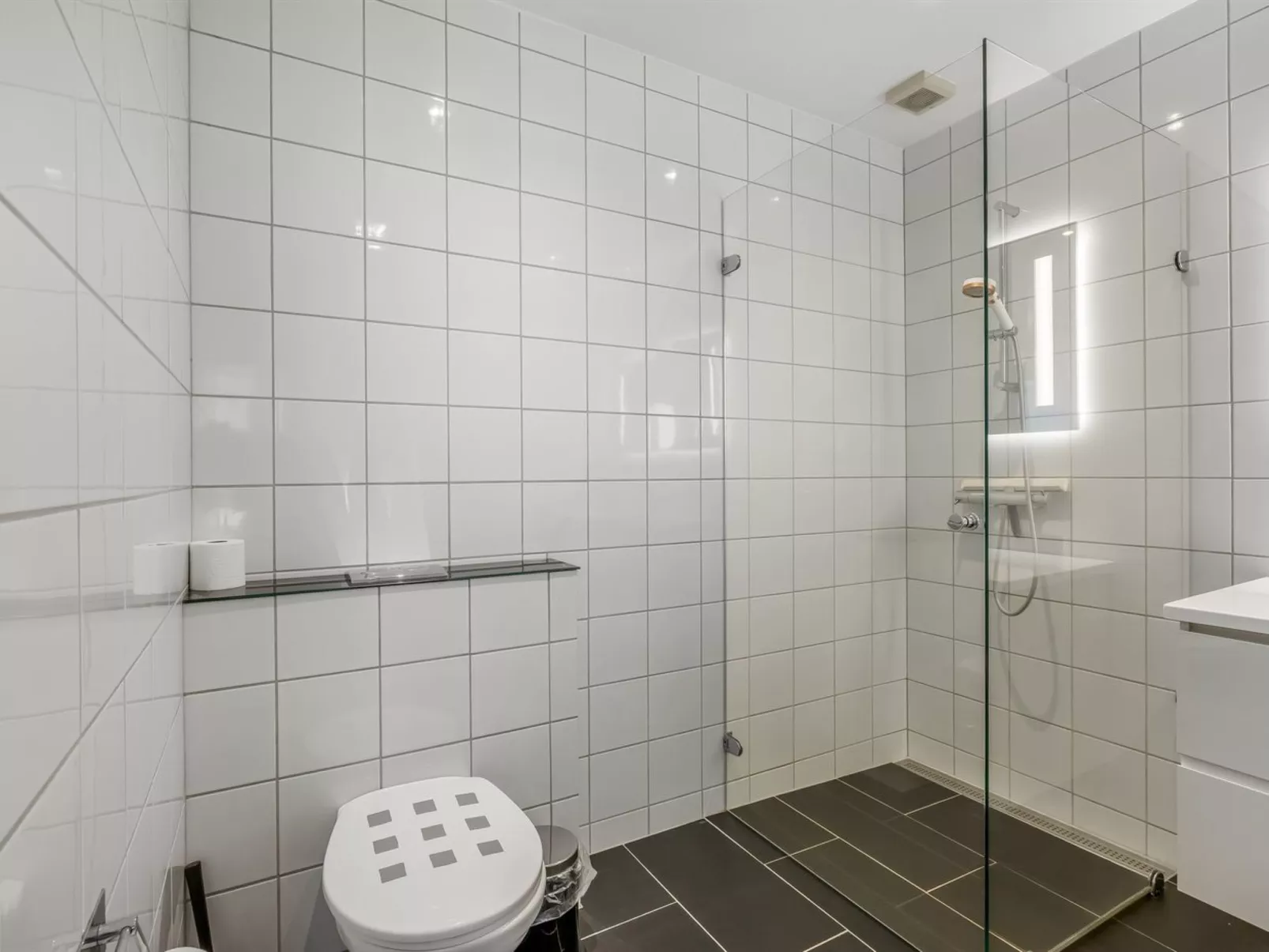 "Emelita" - 1.4km from the sea - Binnen