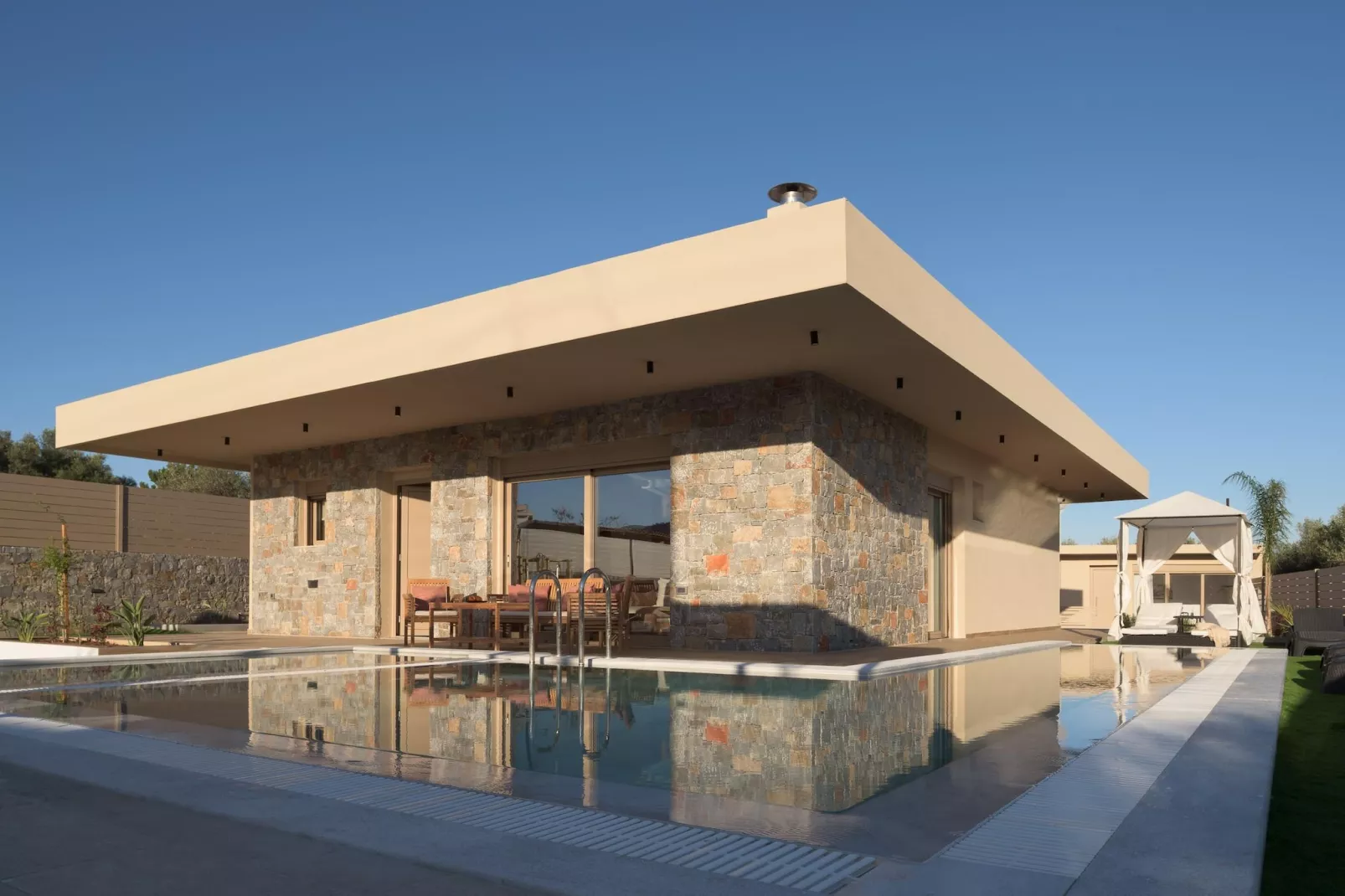 Villa Irmaos - Buitenkant zomer