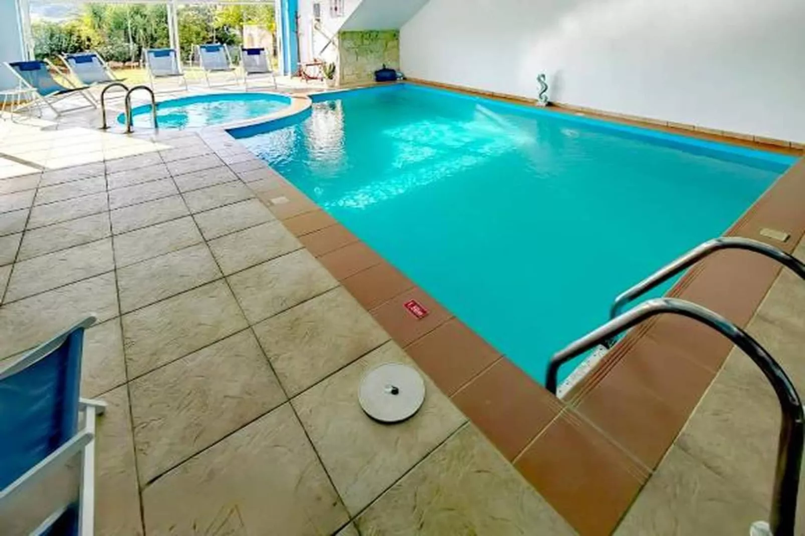 WhiteBlue Spa Villa - Zwembad